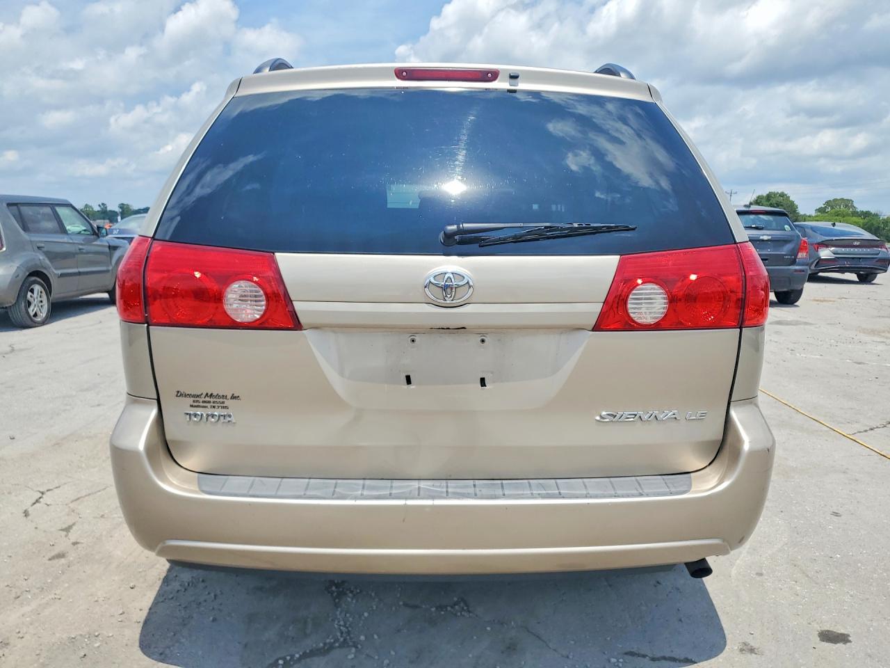 2007 Toyota Sienna Le 8-passenger Gold vin: 5TDZK23C07S060337