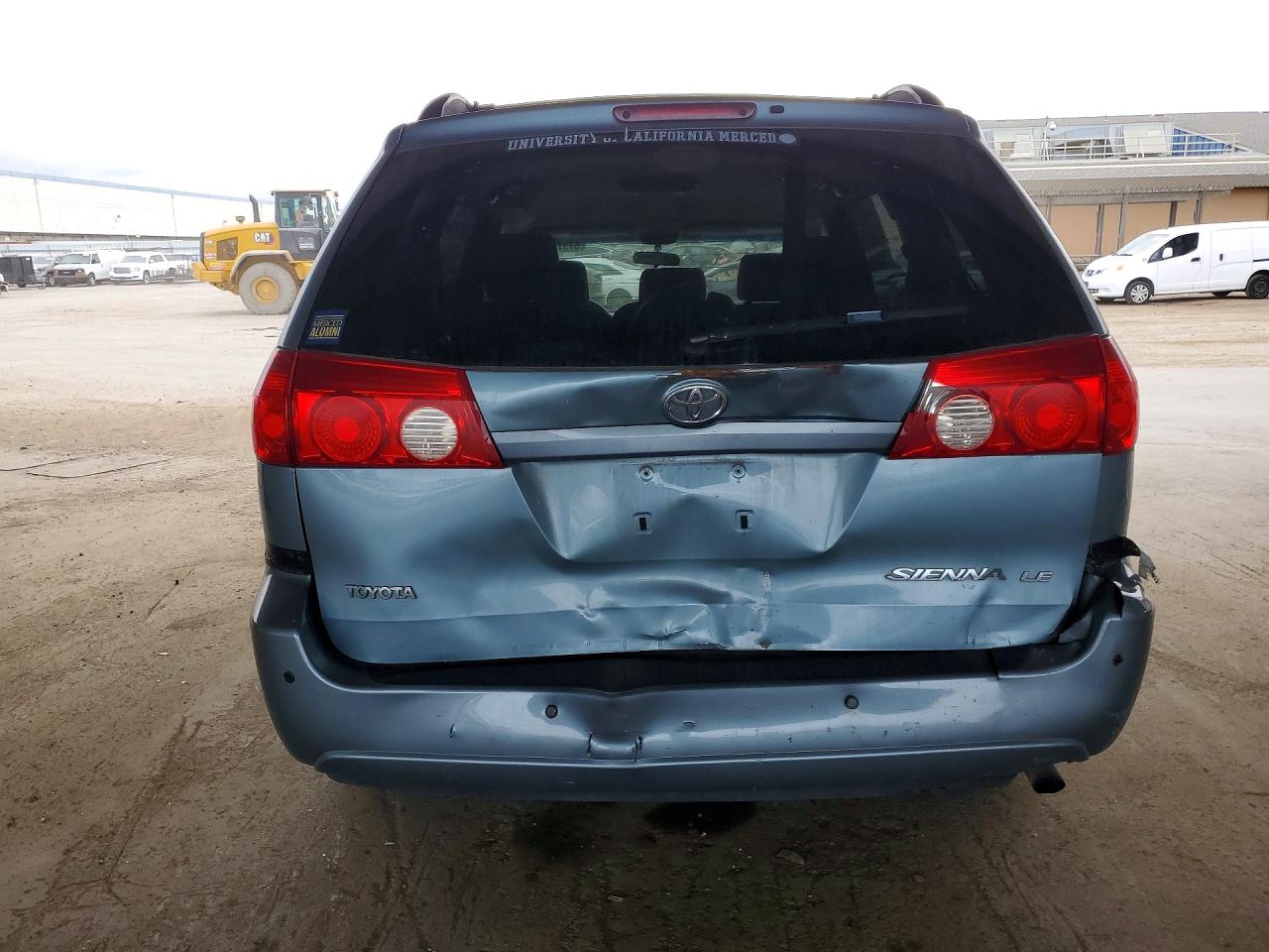 2007 Toyota Sienna Le 8-passenger Silver vin: 5TDZK23C07S065425
