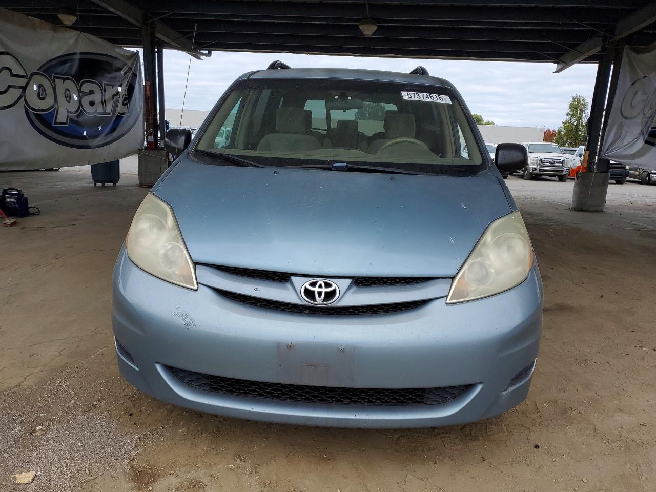 2007 Toyota Sienna Le 8-passenger Silver vin: 5TDZK23C07S065425