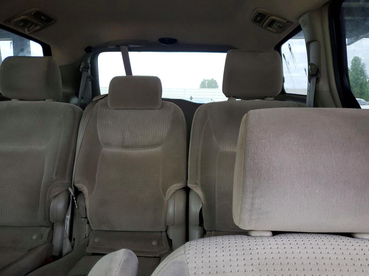 2007 Toyota Sienna Le 8-passenger Silver vin: 5TDZK23C07S065425