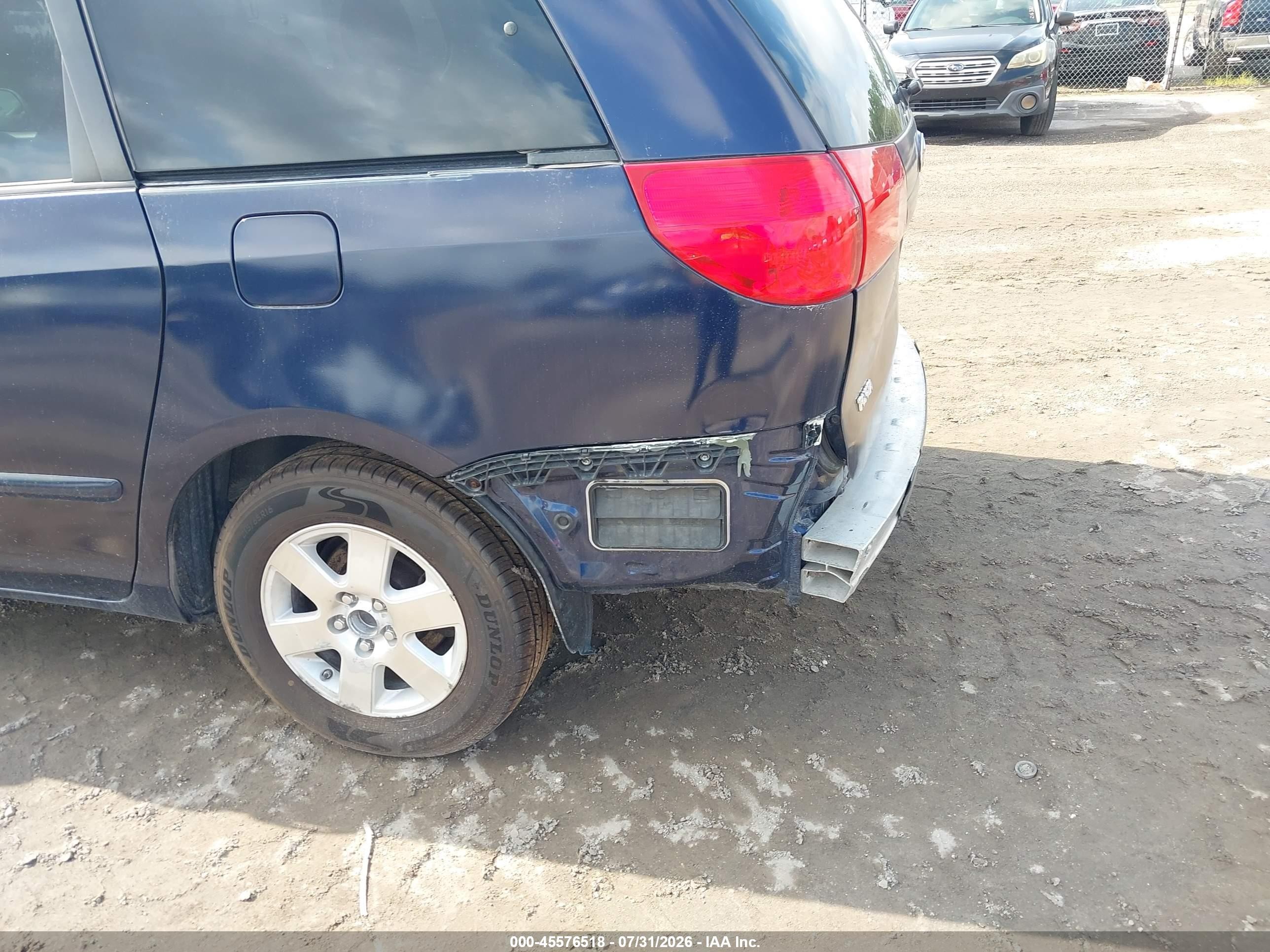 2007 Toyota Sienna Le Blue vin: 5TDZK23C07S068518