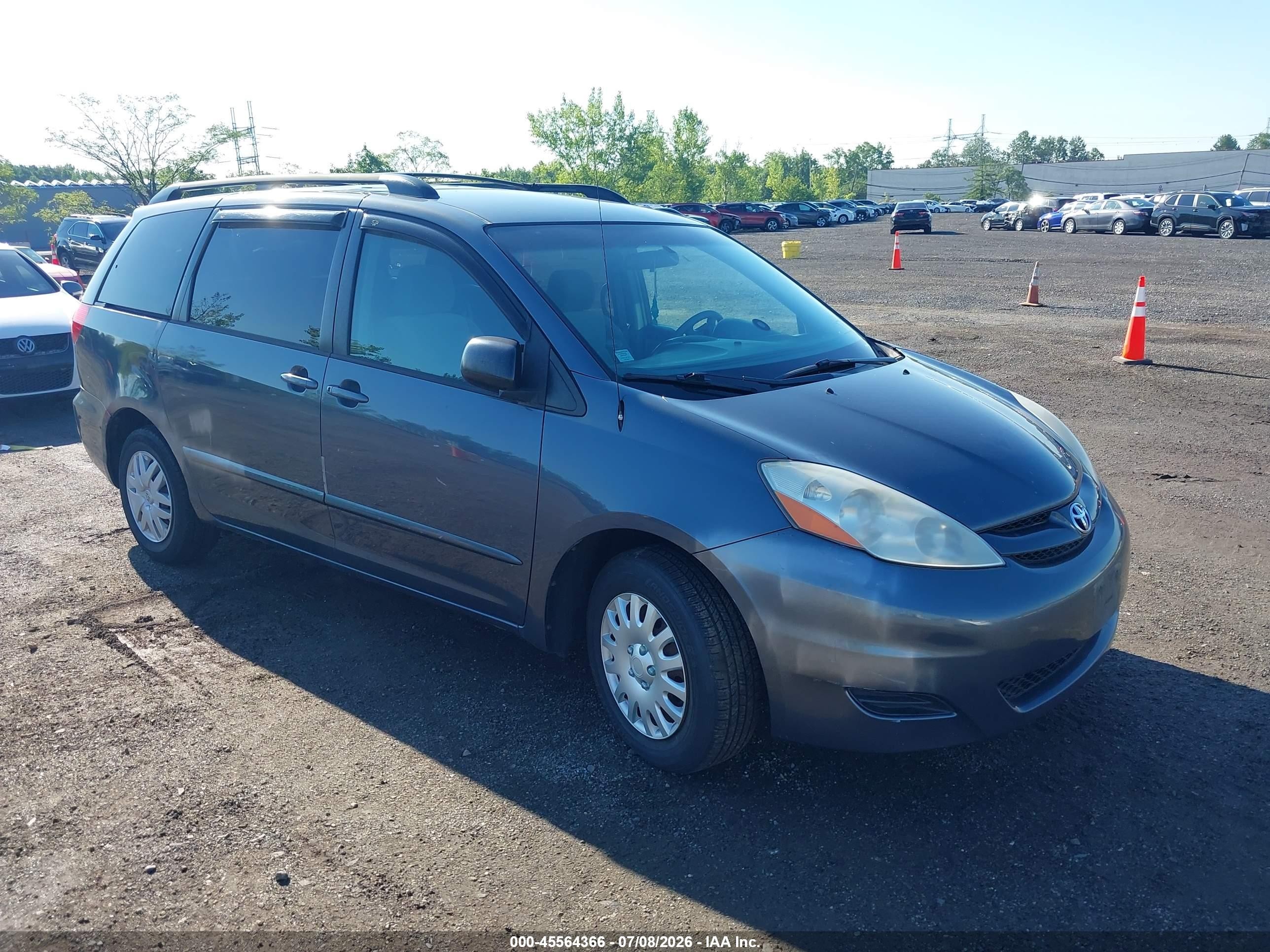 2007 Toyota Sienna Le Light Blue vin: 5TDZK23C07S083746