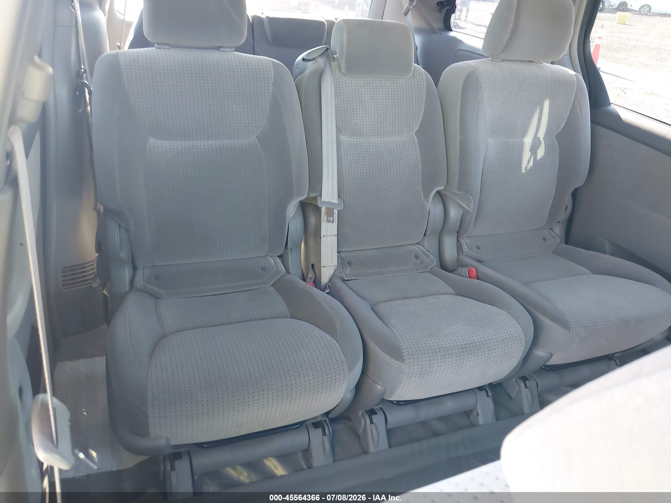 2007 Toyota Sienna Le Light Blue vin: 5TDZK23C07S083746