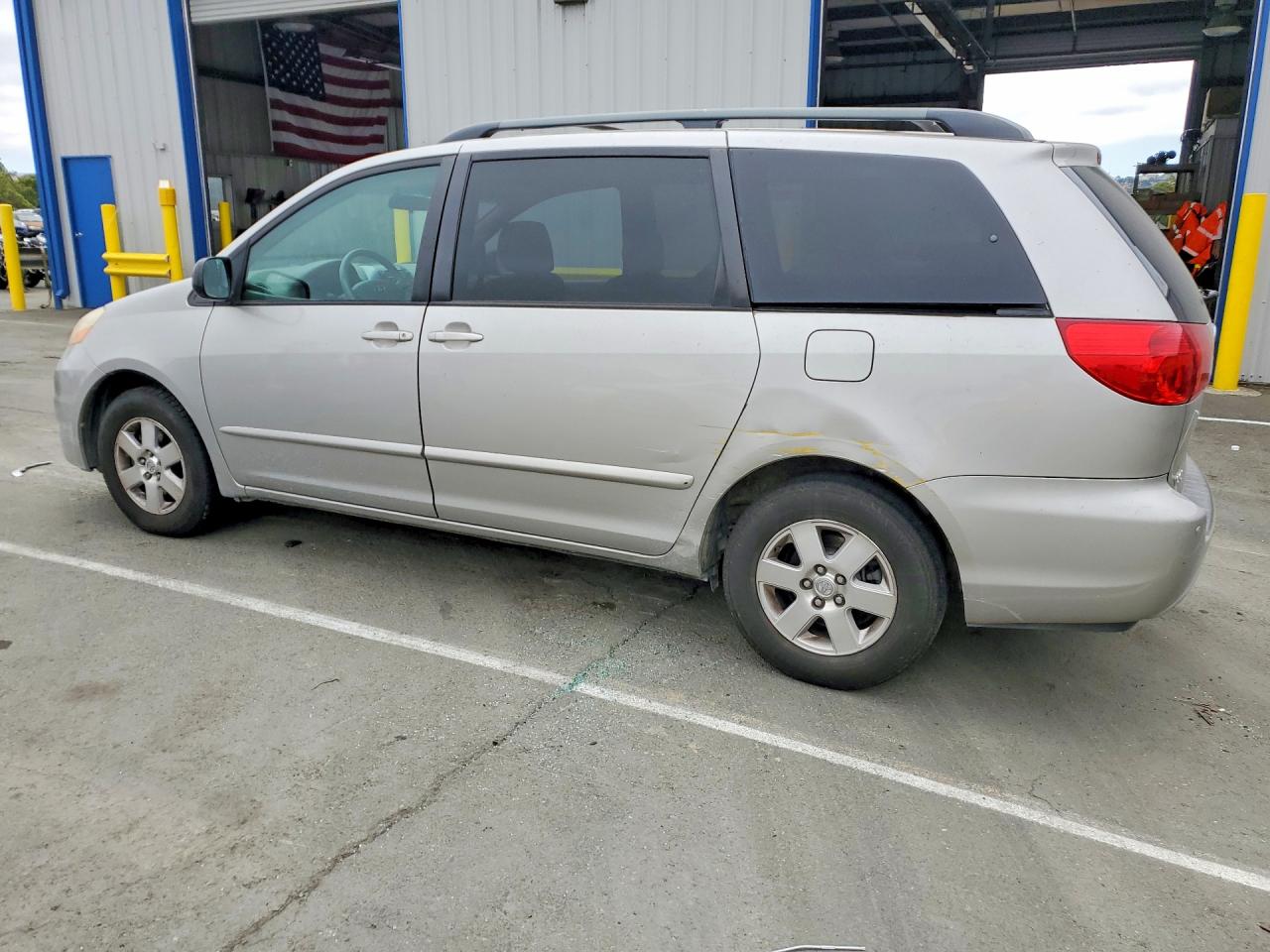 2007 Toyota Sienna Le 7-passenger Silver vin: 5TDZK23C07S090471