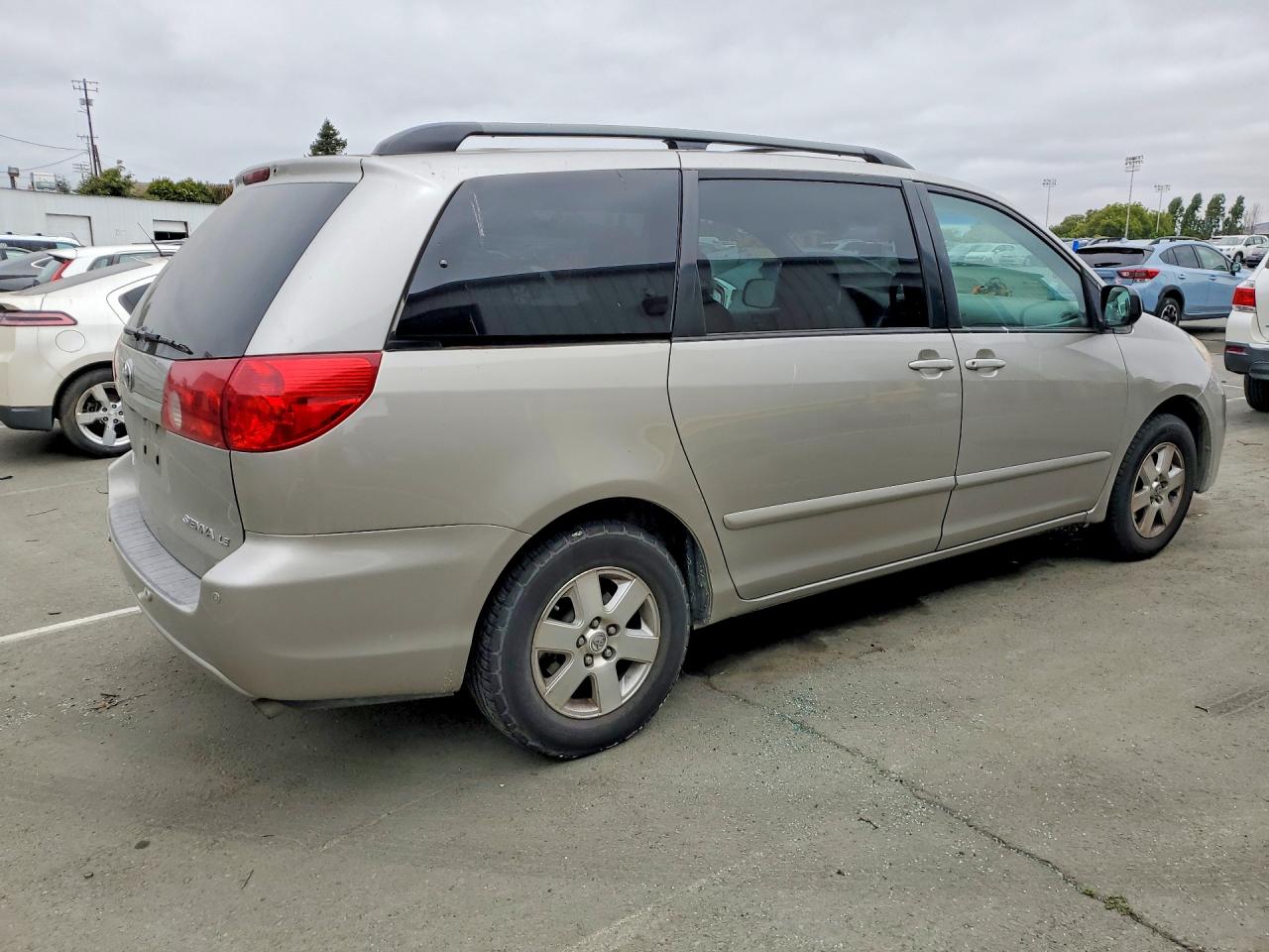 2007 Toyota Sienna Le 7-passenger Silver vin: 5TDZK23C07S090471