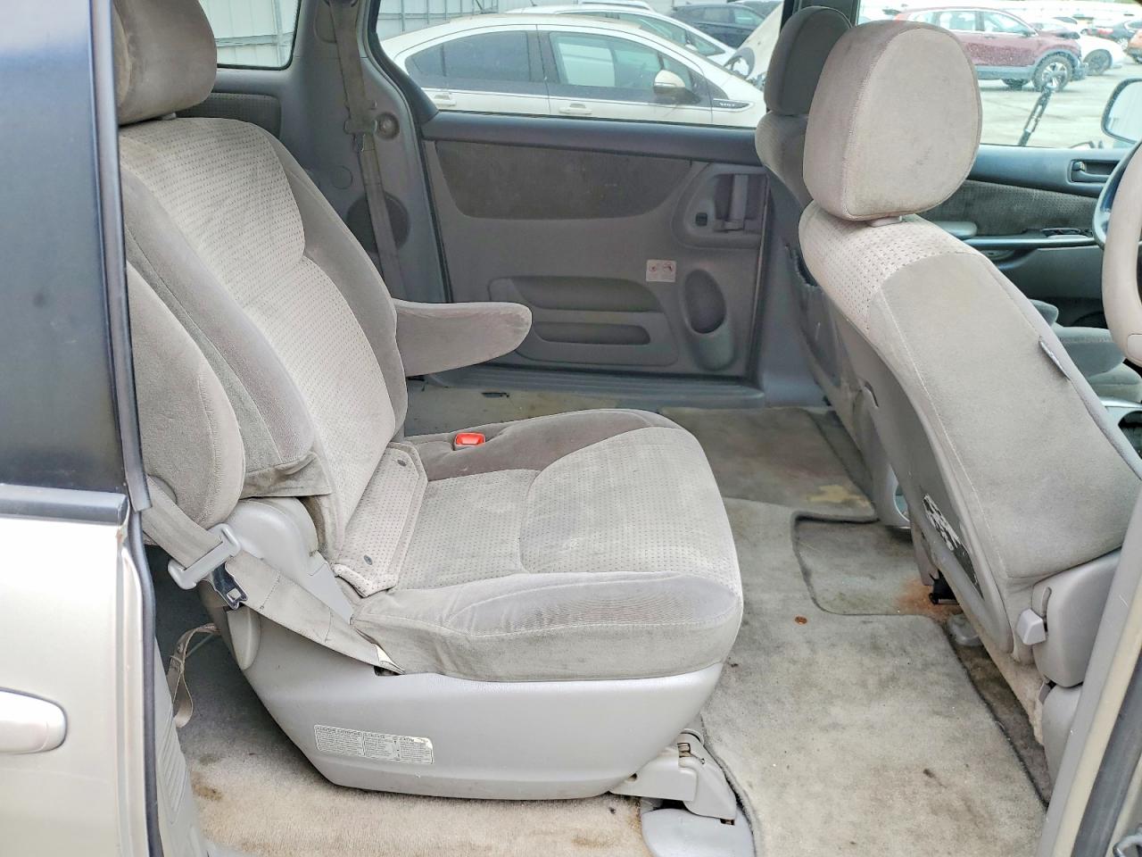 2007 Toyota Sienna Le 7-passenger Silver vin: 5TDZK23C07S090471
