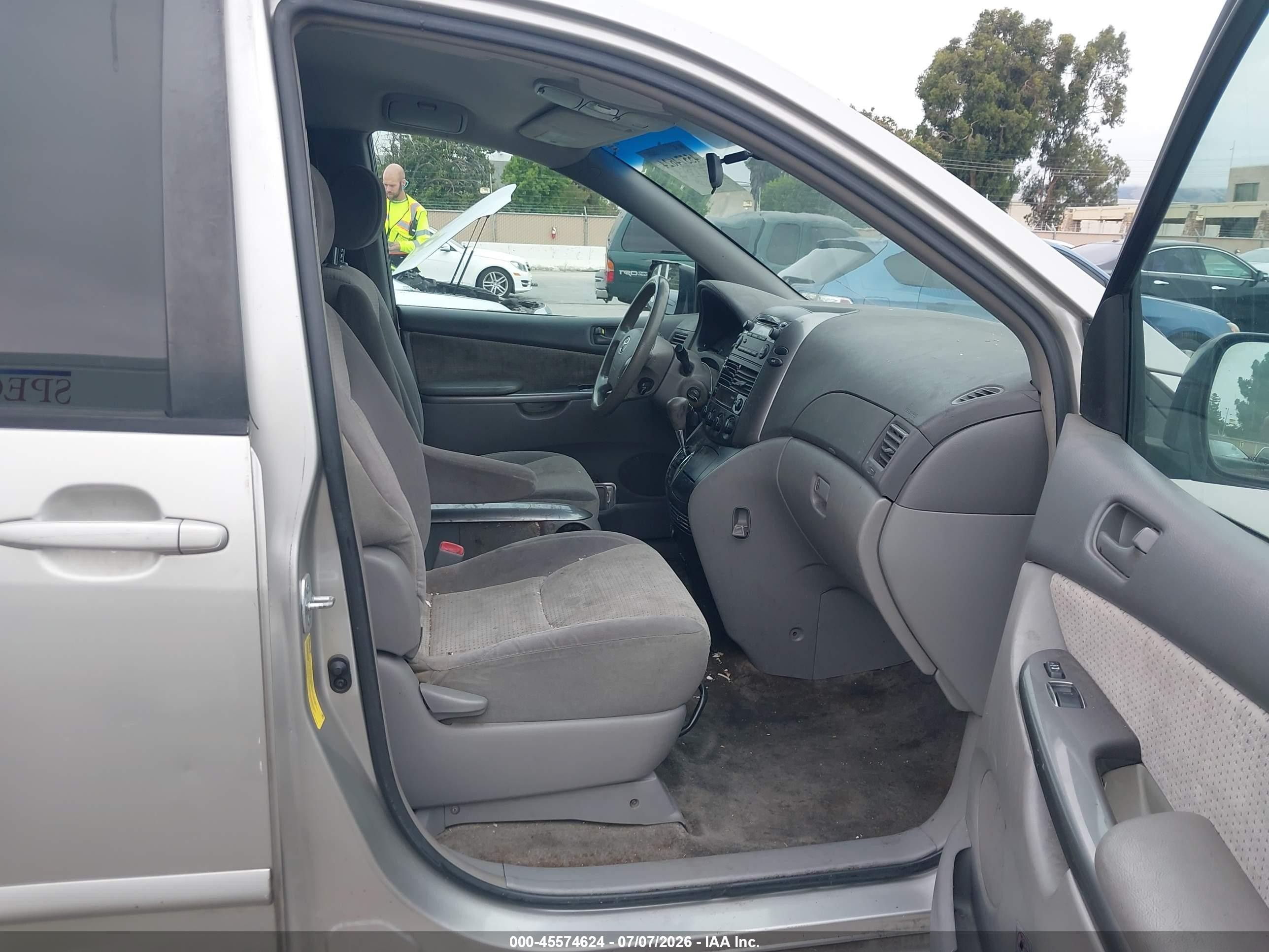 2008 Toyota Sienna Le Gray vin: 5TDZK23C08S119100