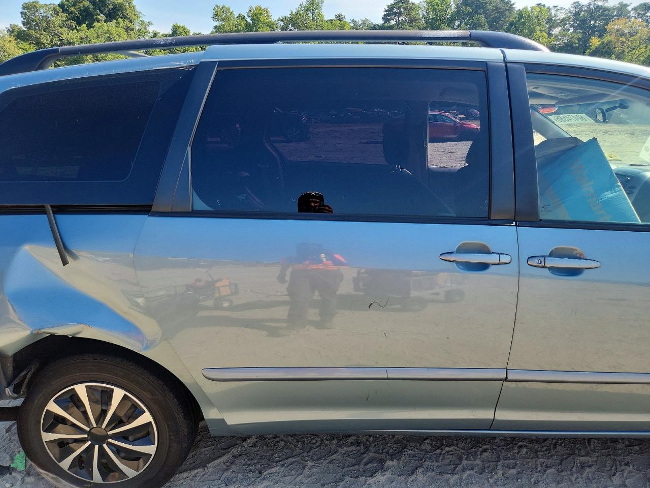 2008 Toyota Sienna Ce 7-passenger Blue vin: 5TDZK23C08S123745