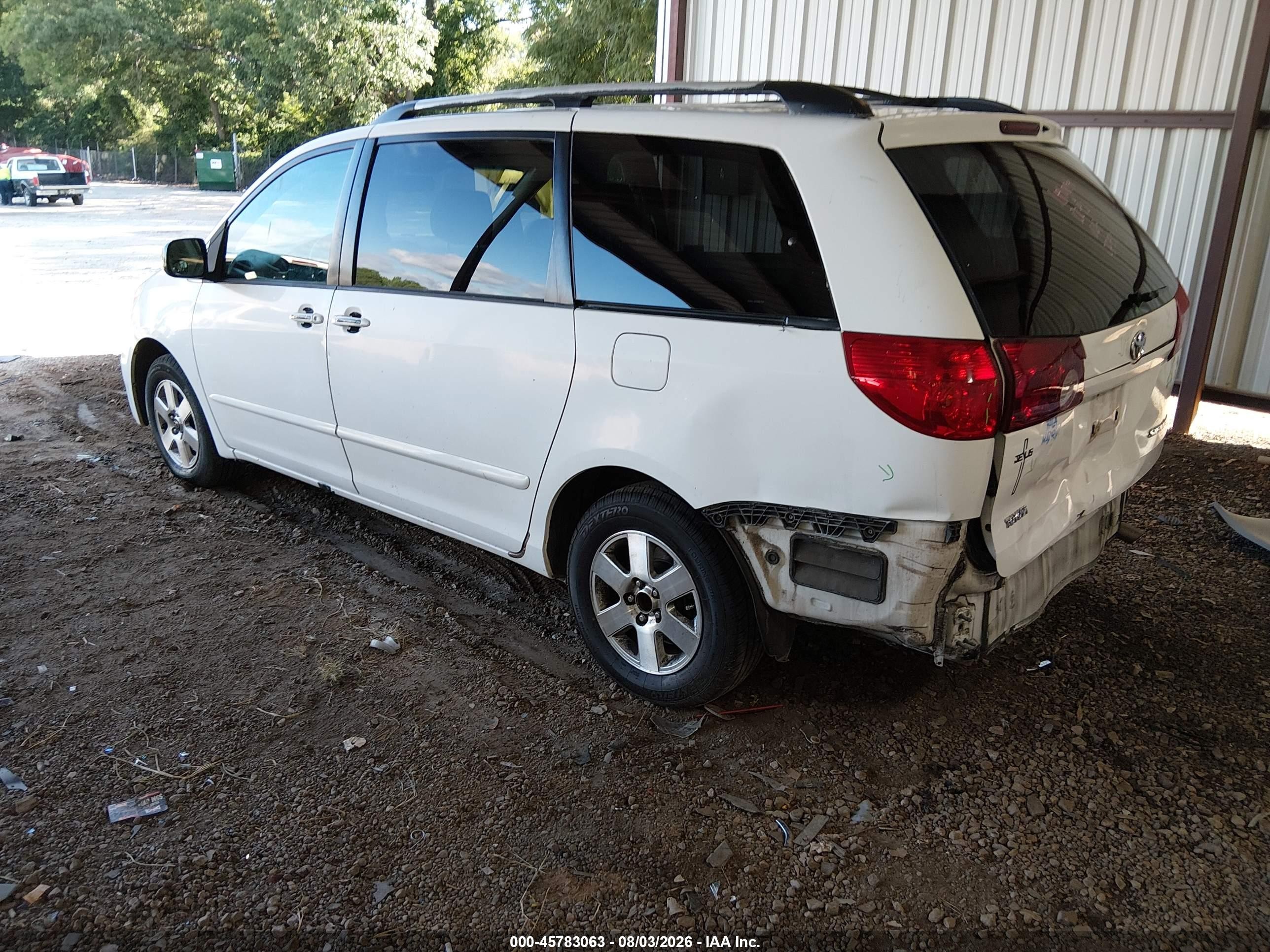 2008 Toyota Sienna Le White vin: 5TDZK23C08S131747