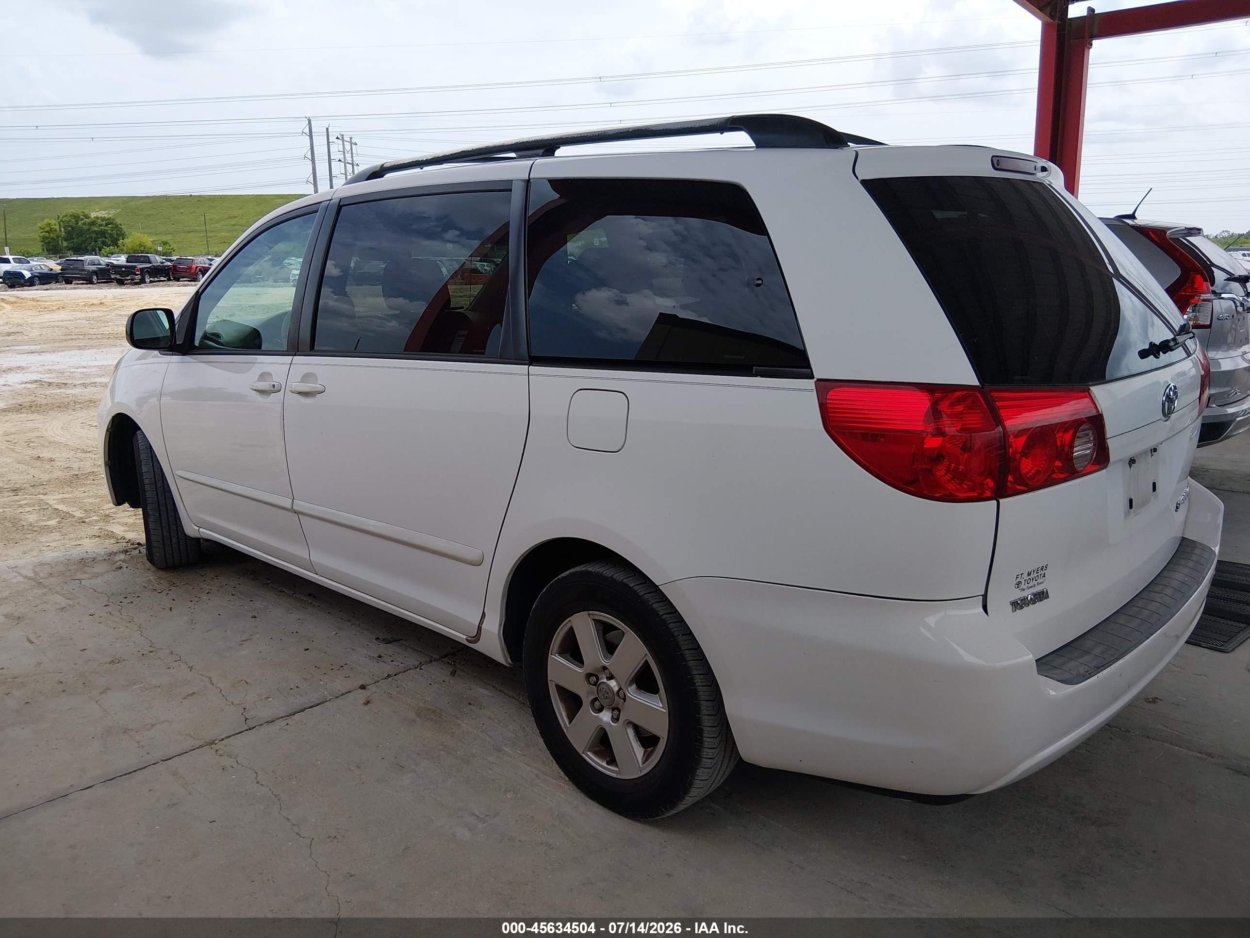 2008 Toyota Sienna Le White vin: 5TDZK23C08S136267