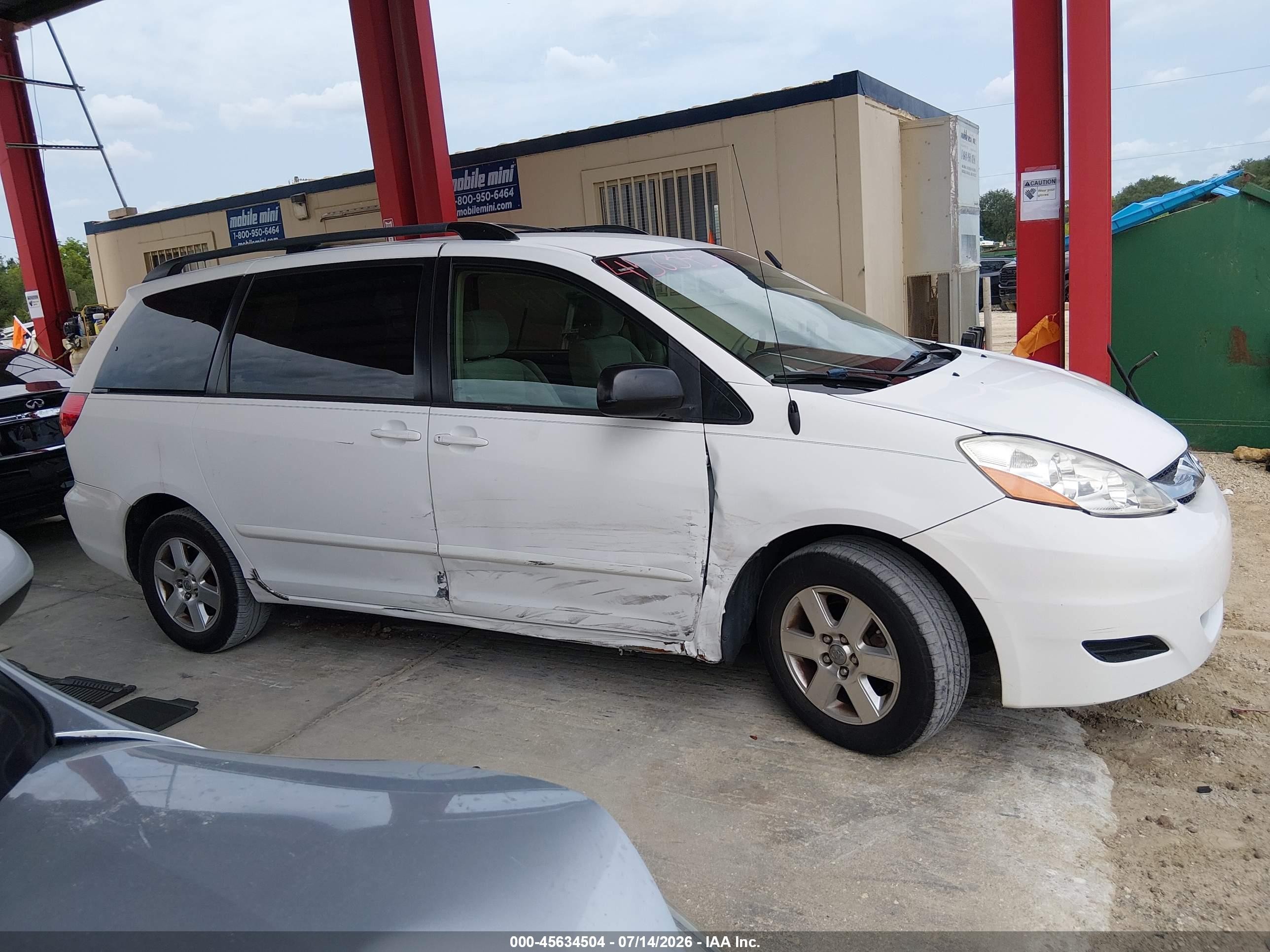 2008 Toyota Sienna Le White vin: 5TDZK23C08S136267