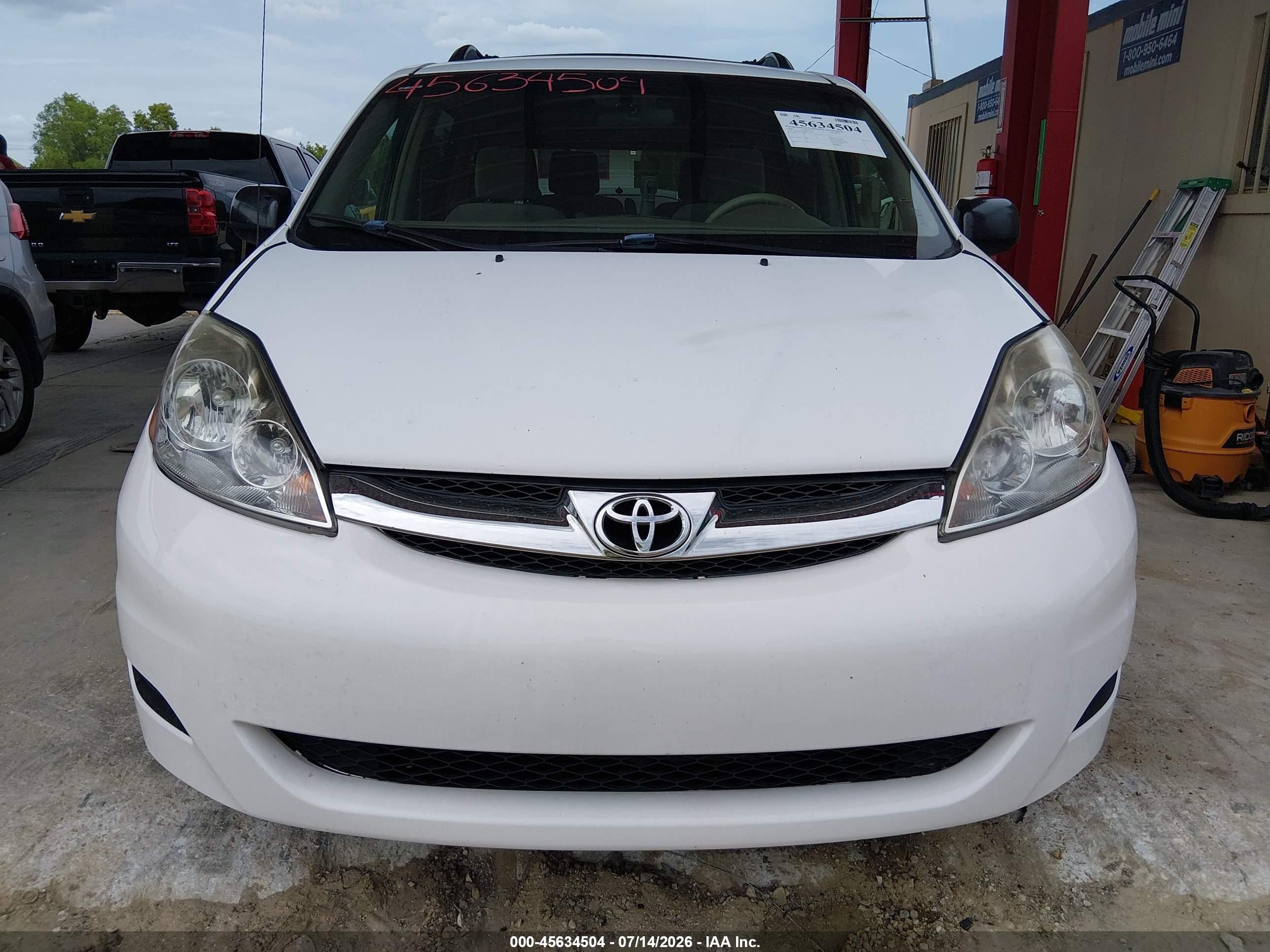 2008 Toyota Sienna Le White vin: 5TDZK23C08S136267