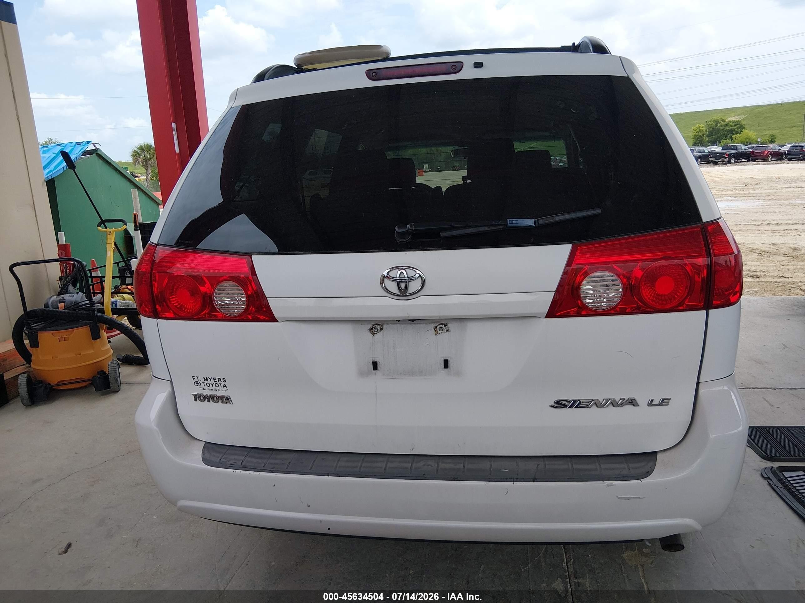 2008 Toyota Sienna Le White vin: 5TDZK23C08S136267