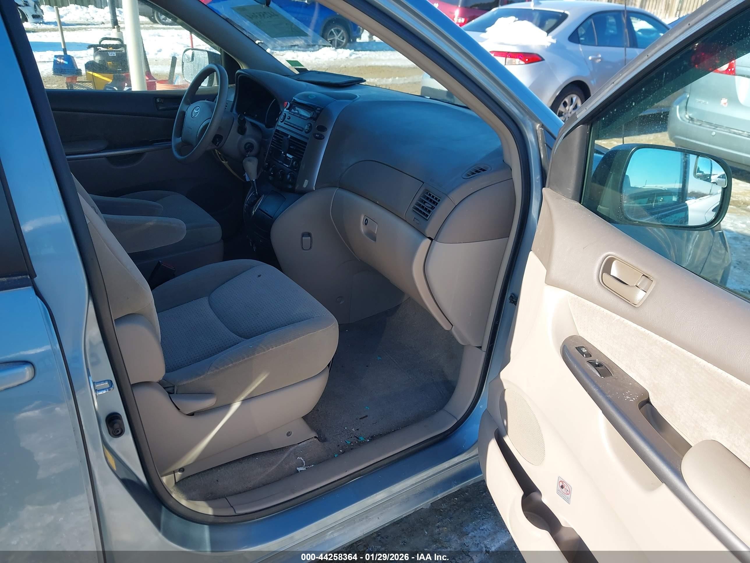 2008 Toyota Sienna Le Light Blue vin: 5TDZK23C08S147527