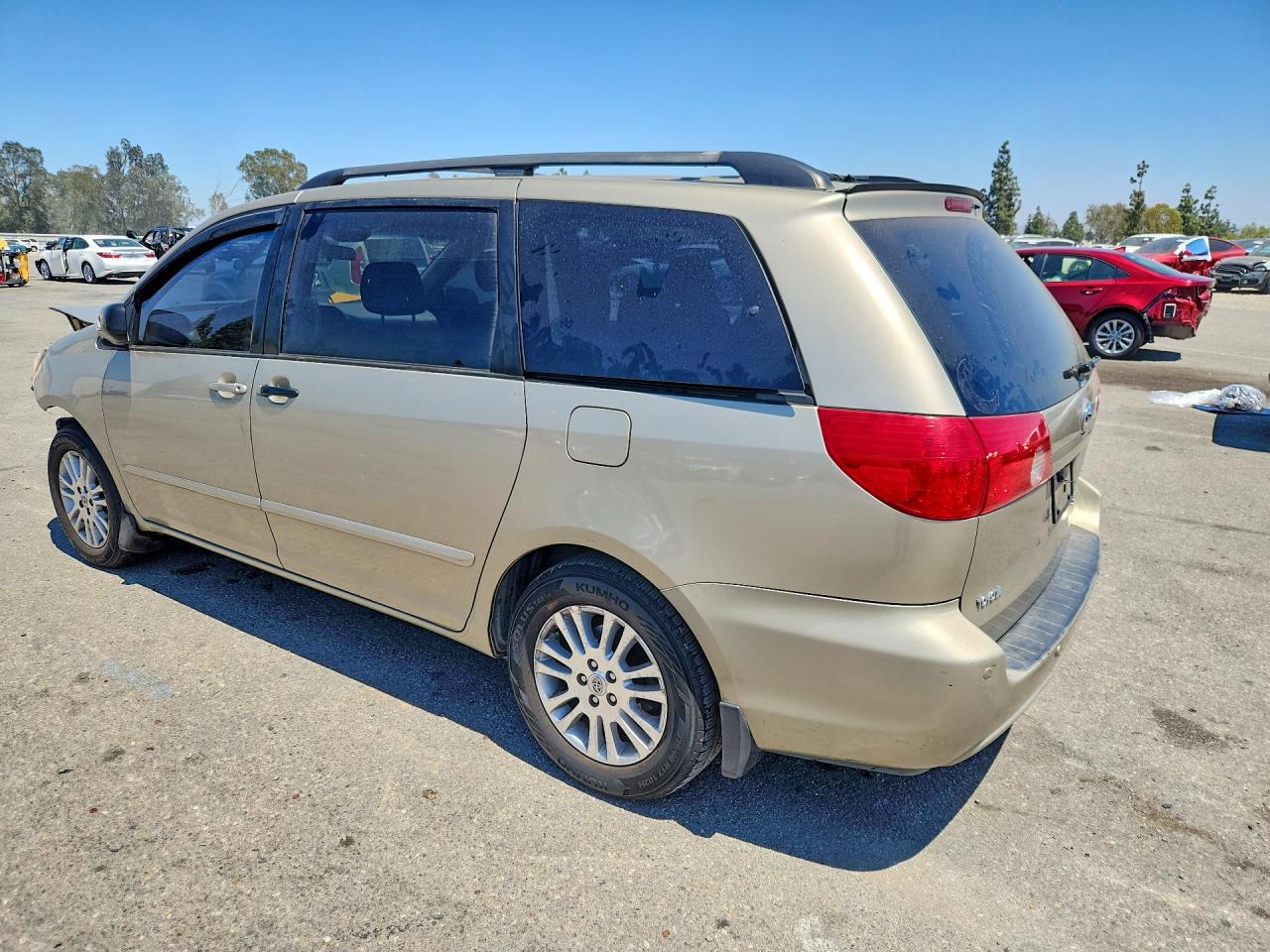 2008 Toyota Sienna Le 8-passenger Gold vin: 5TDZK23C08S194542