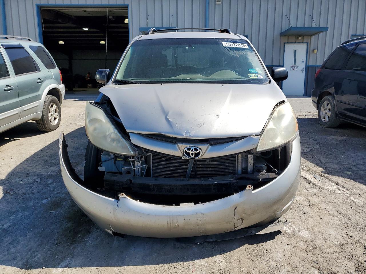 2008 Toyota Sienna Le 7-passenger Silver vin: 5TDZK23C08S224431