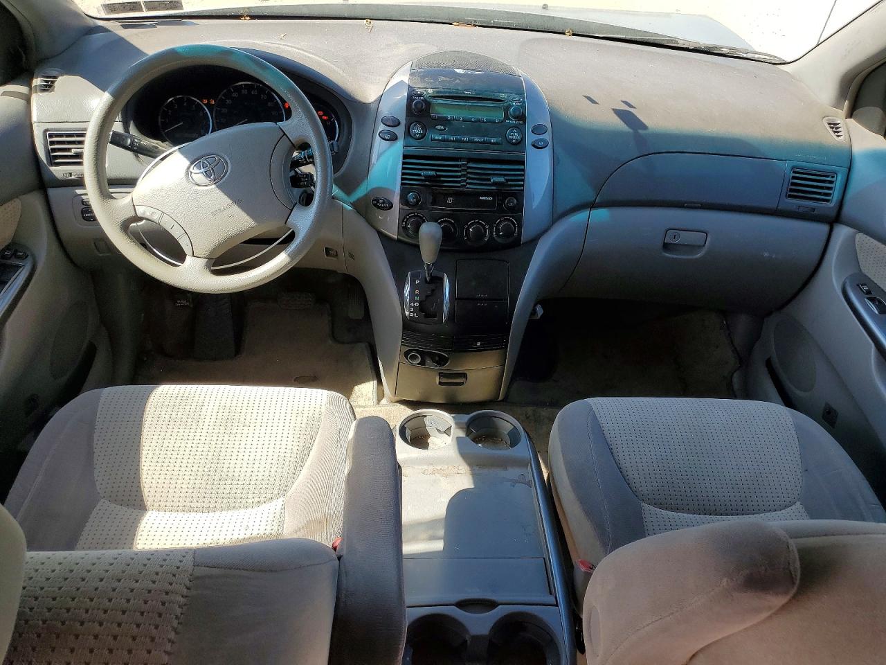 2008 Toyota Sienna Le 7-passenger Silver vin: 5TDZK23C08S224431