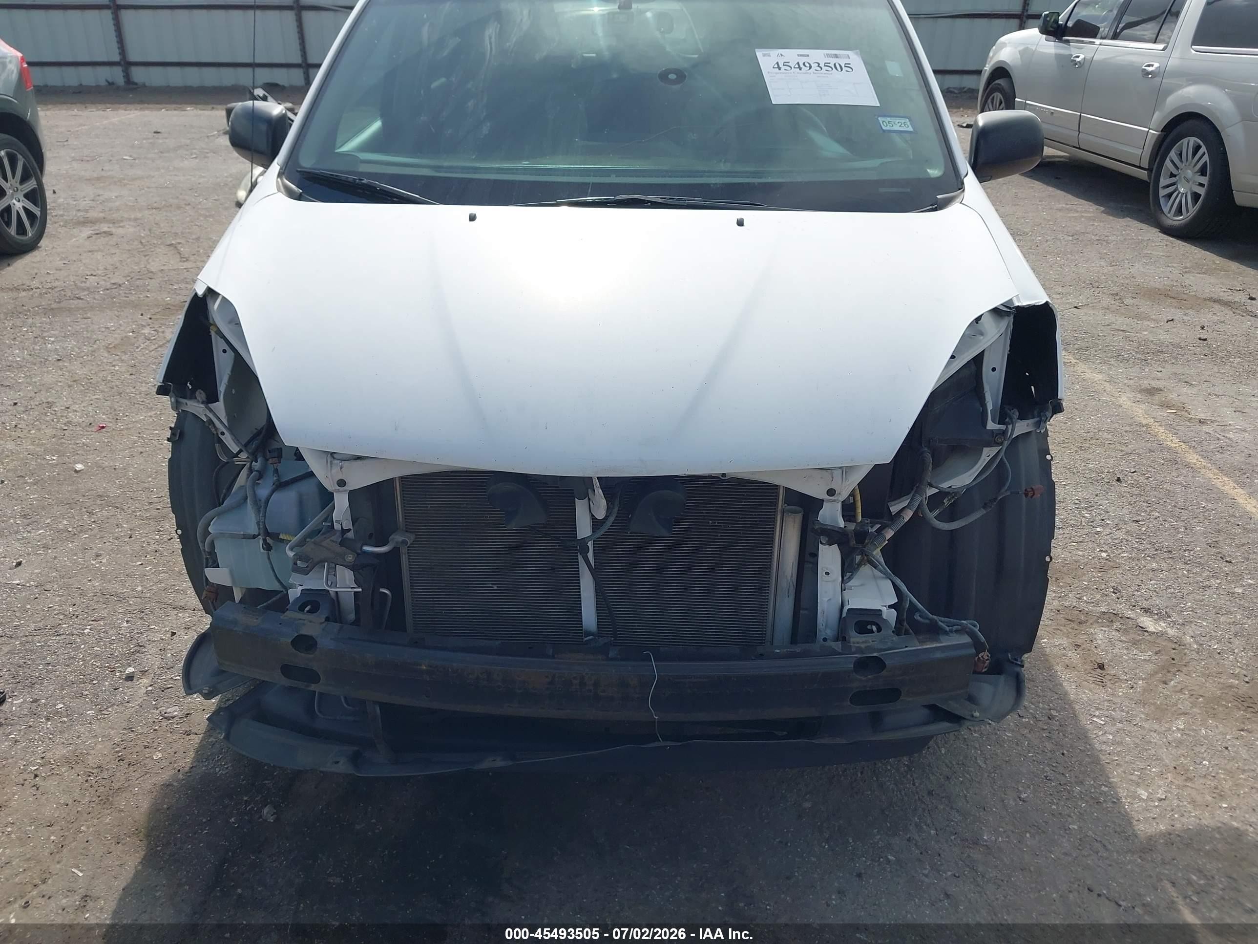 2009 Toyota Sienna Le White vin: 5TDZK23C09S229212