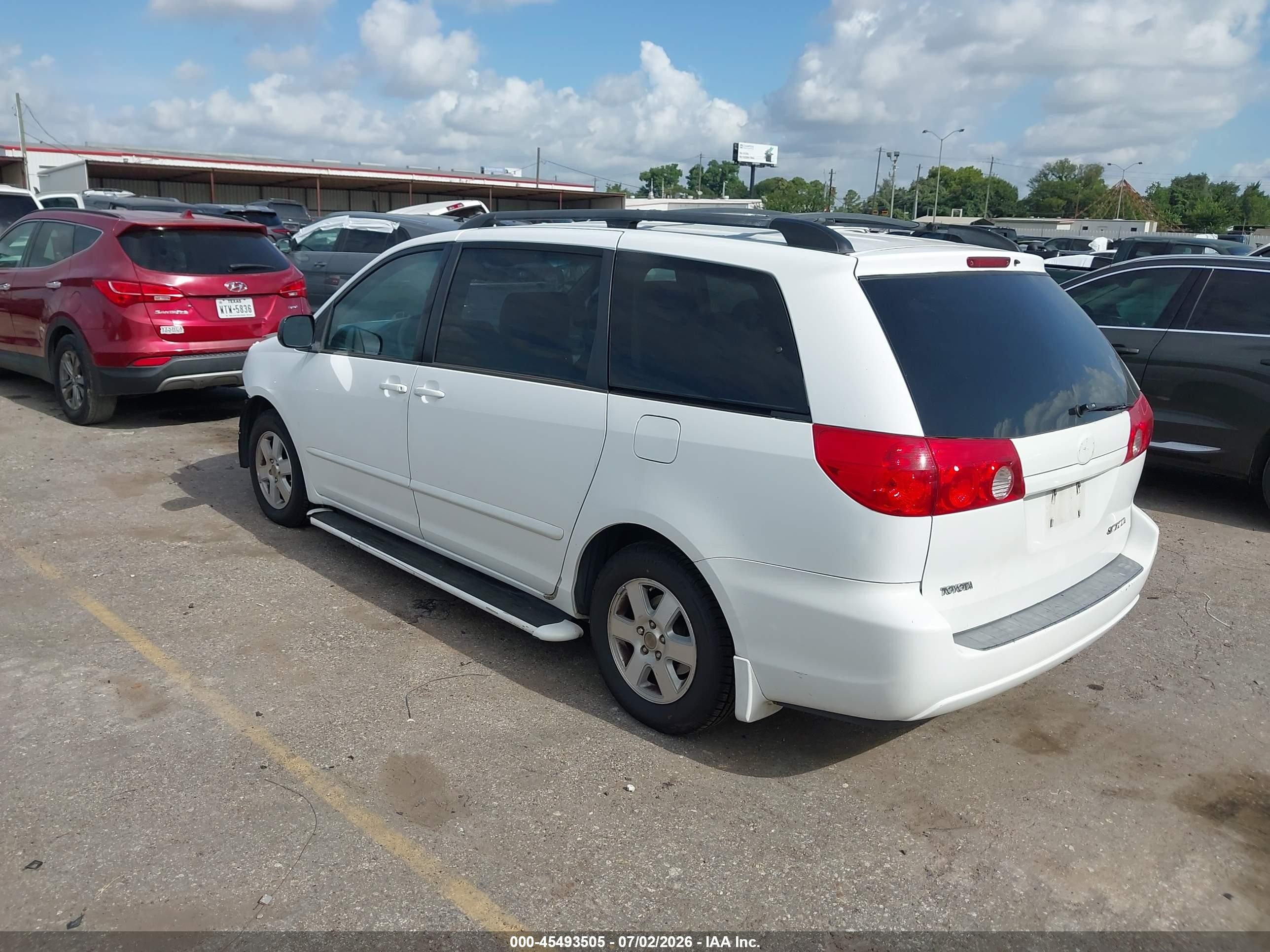 2009 Toyota Sienna Le White vin: 5TDZK23C09S229212
