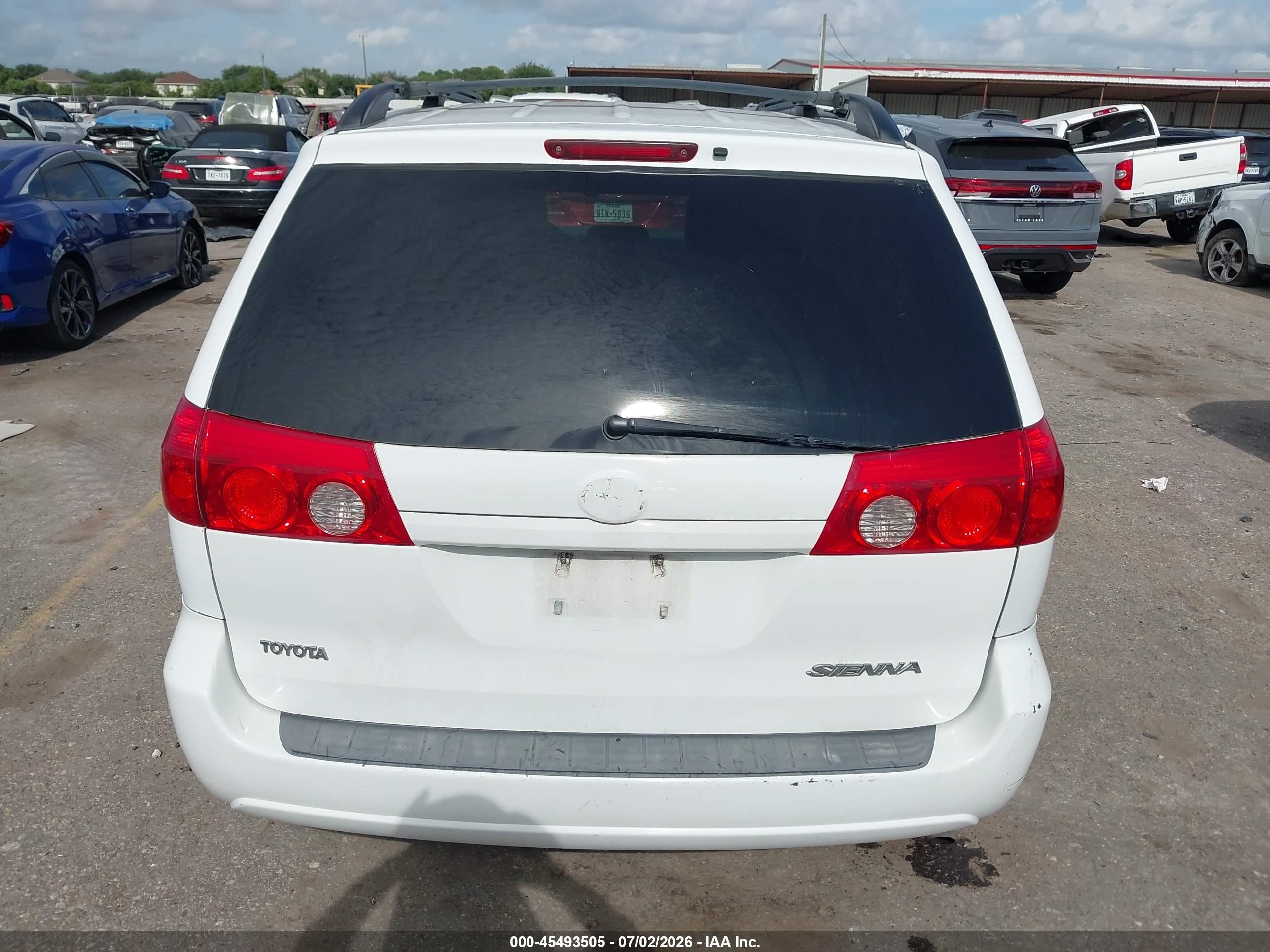 2009 Toyota Sienna Le White vin: 5TDZK23C09S229212