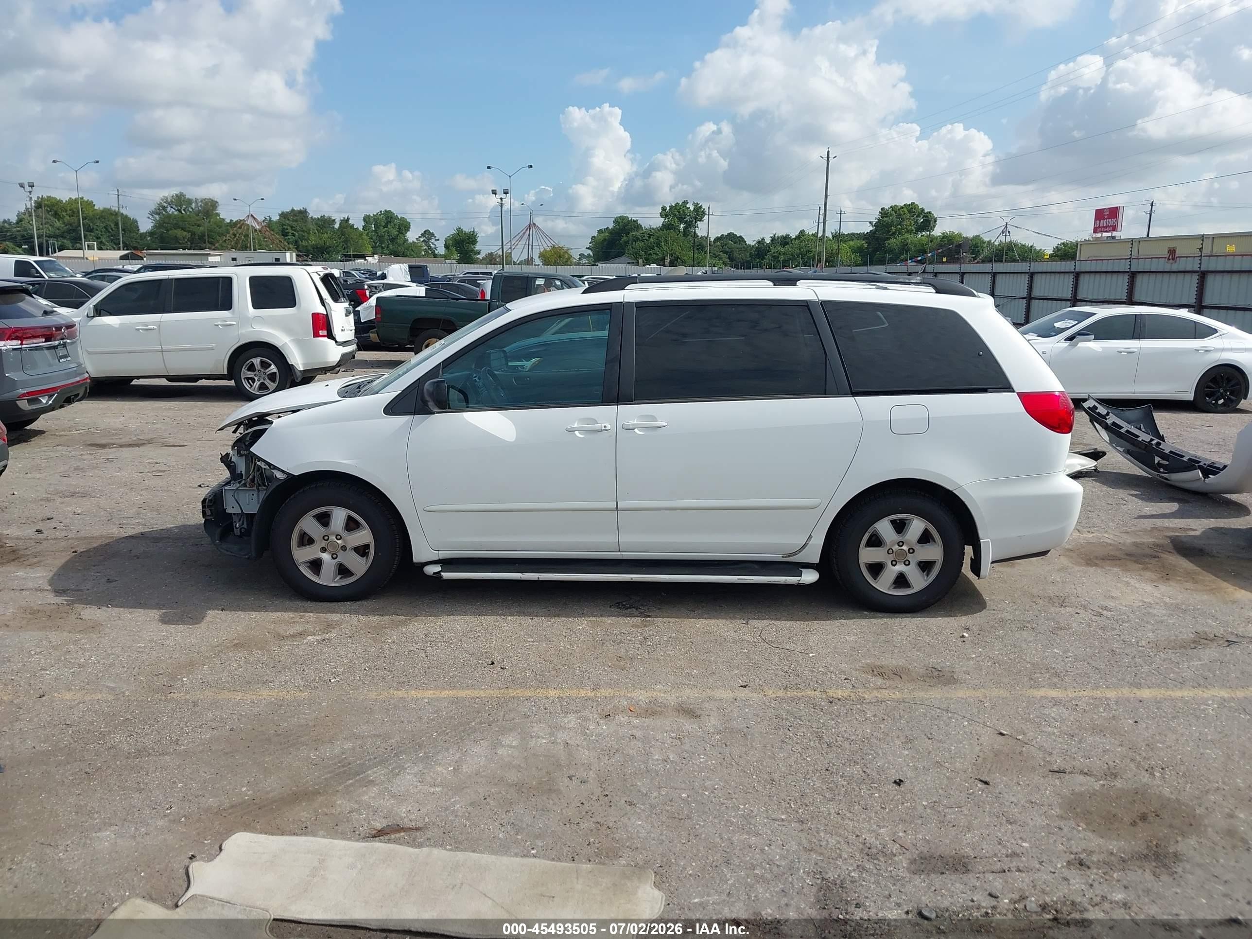 2009 Toyota Sienna Le White vin: 5TDZK23C09S229212