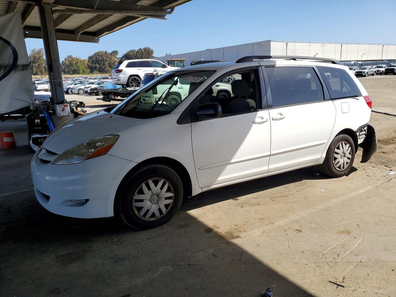 2009 Toyota Sienna Le 8-passenger White vin: 5TDZK23C09S237035