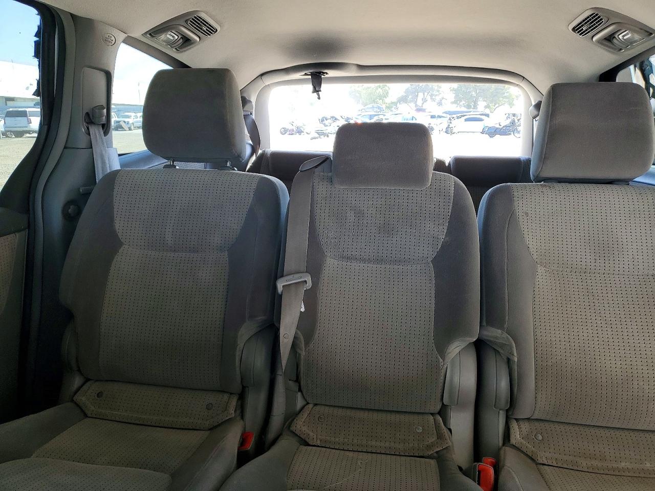 2009 Toyota Sienna Le 8-passenger White vin: 5TDZK23C09S237035
