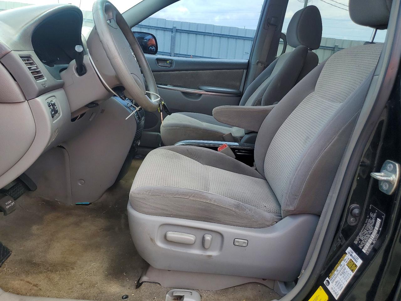 2009 Toyota Sienna Le 7-passenger Charcoal vin: 5TDZK23C09S237990