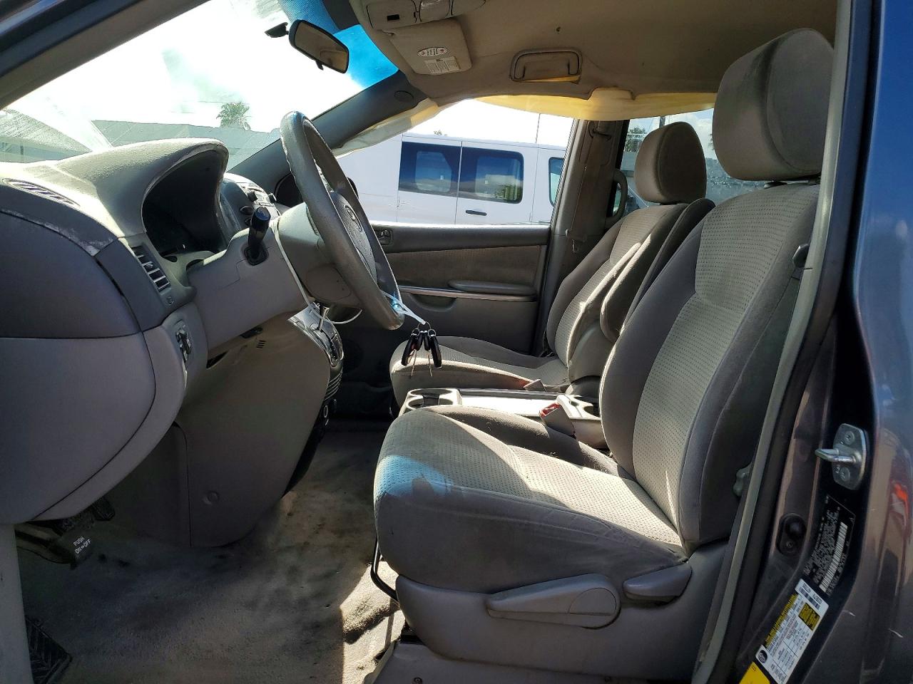 2009 Toyota Sienna Le 7-passenger Gray vin: 5TDZK23C09S246074