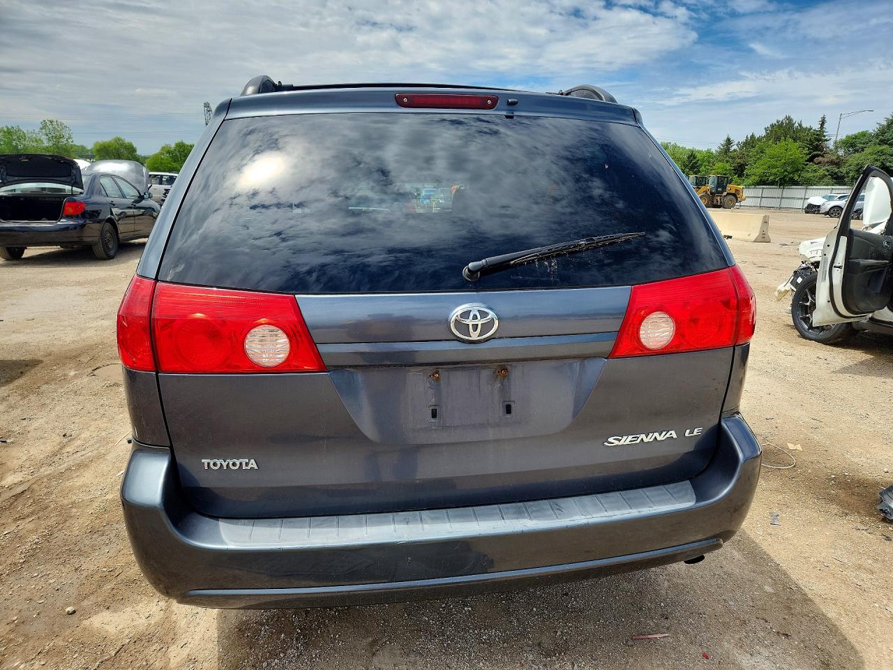 2009 Toyota Sienna Le 7-passenger Charcoal vin: 5TDZK23C09S267233