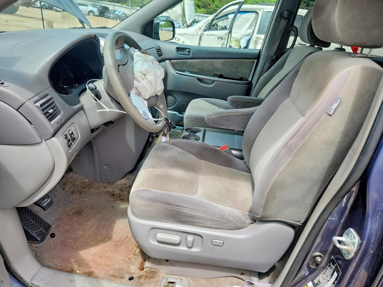 2009 Toyota Sienna Le 7-passenger Charcoal vin: 5TDZK23C09S267233