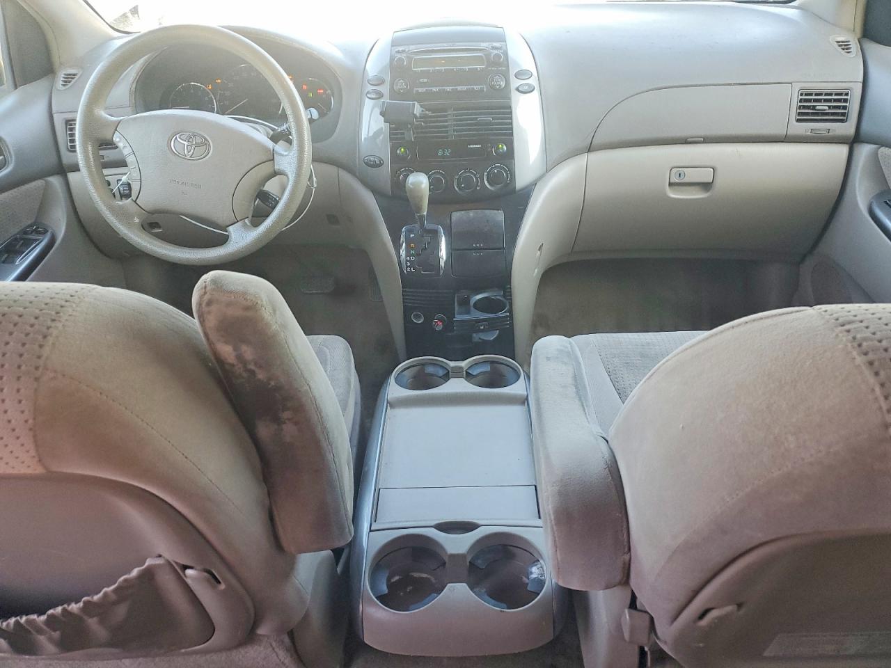 2009 Toyota Sienna Le 7-passenger Gold vin: 5TDZK23C09S273422