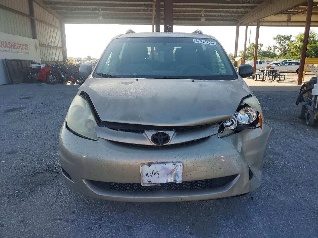 2009 Toyota Sienna Le 7-passenger Gold vin: 5TDZK23C09S273422