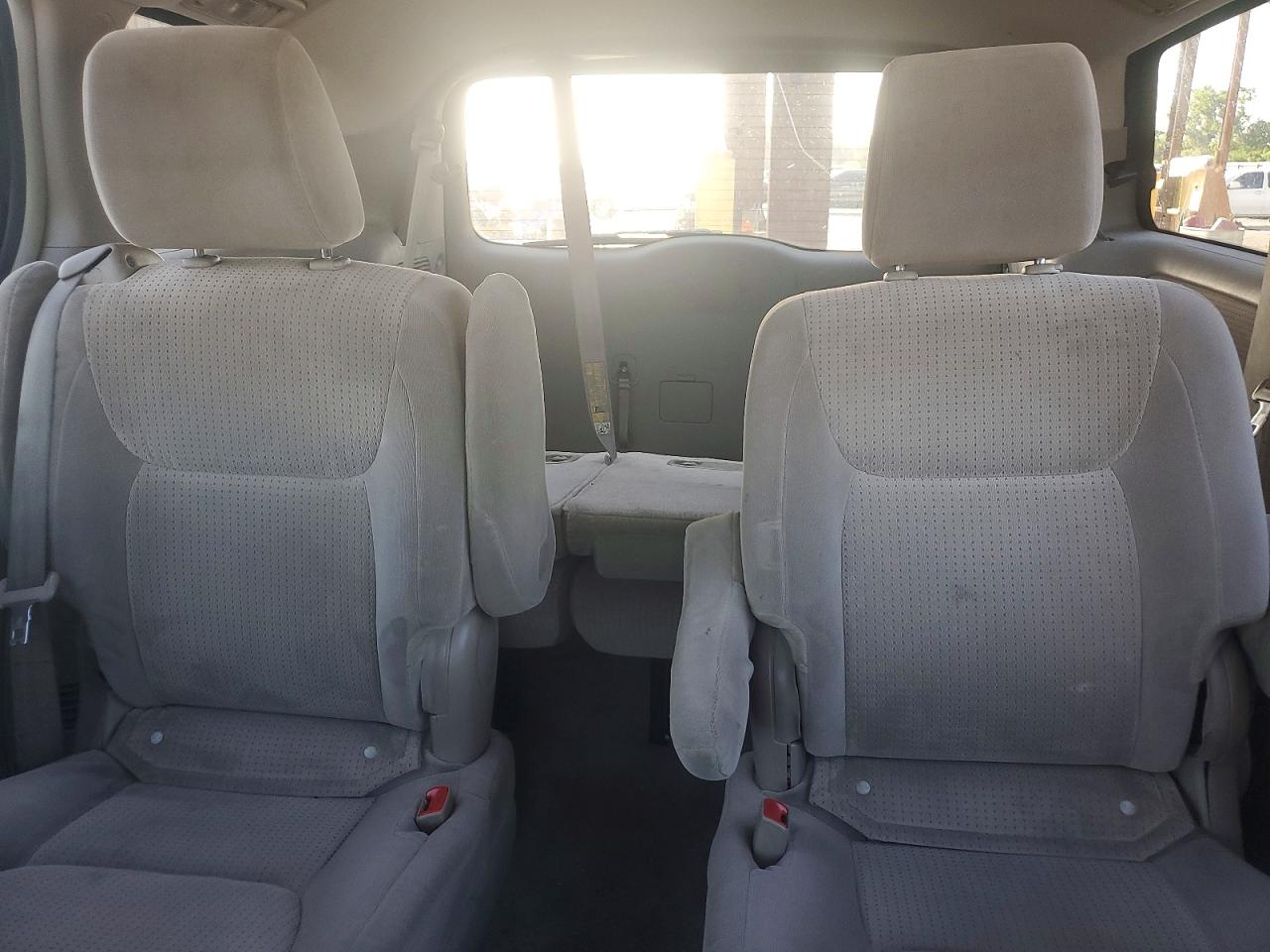2009 Toyota Sienna Le 7-passenger Gold vin: 5TDZK23C09S273422