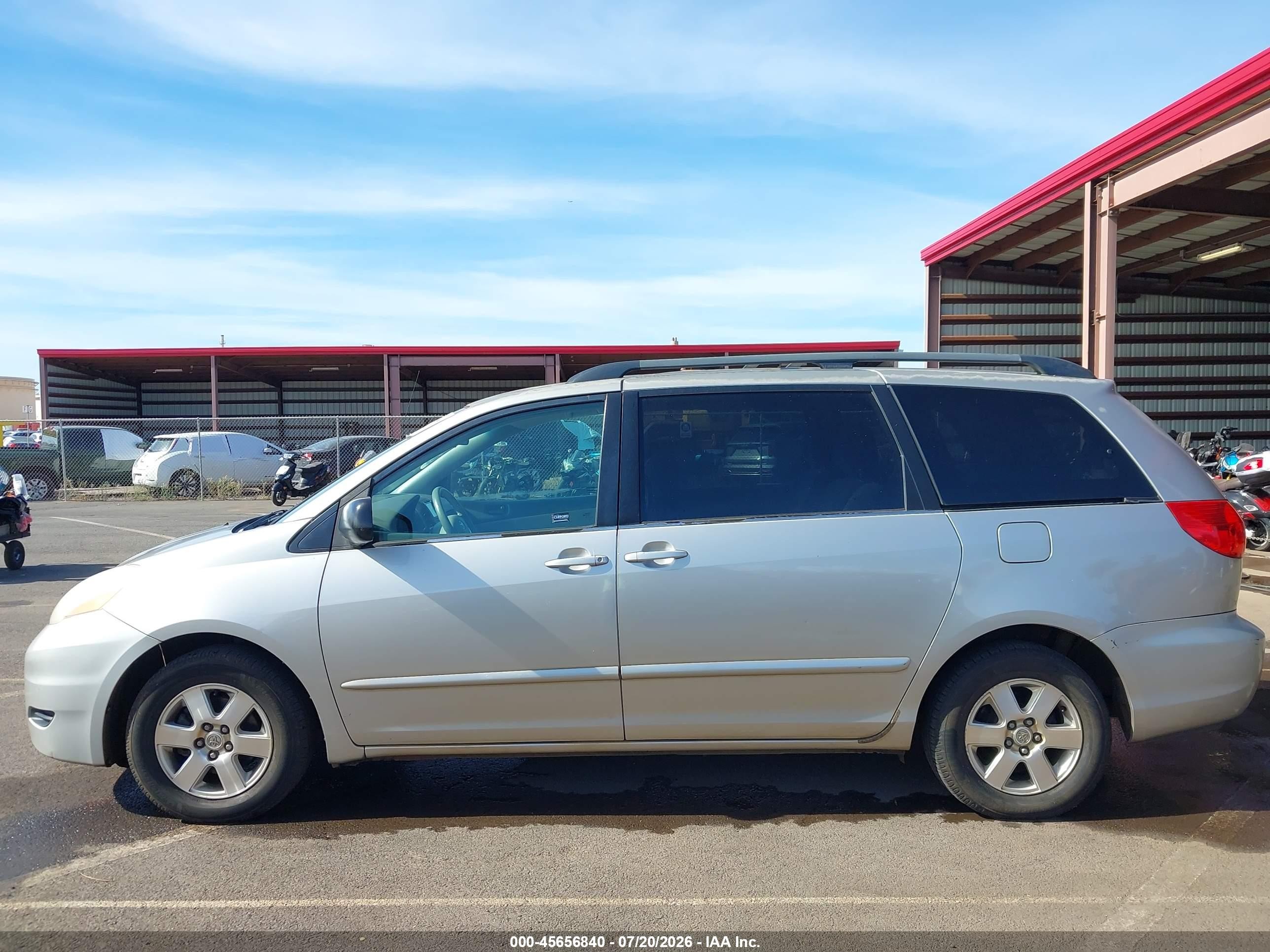 2009 Toyota Sienna Le Gray vin: 5TDZK23C09S288678