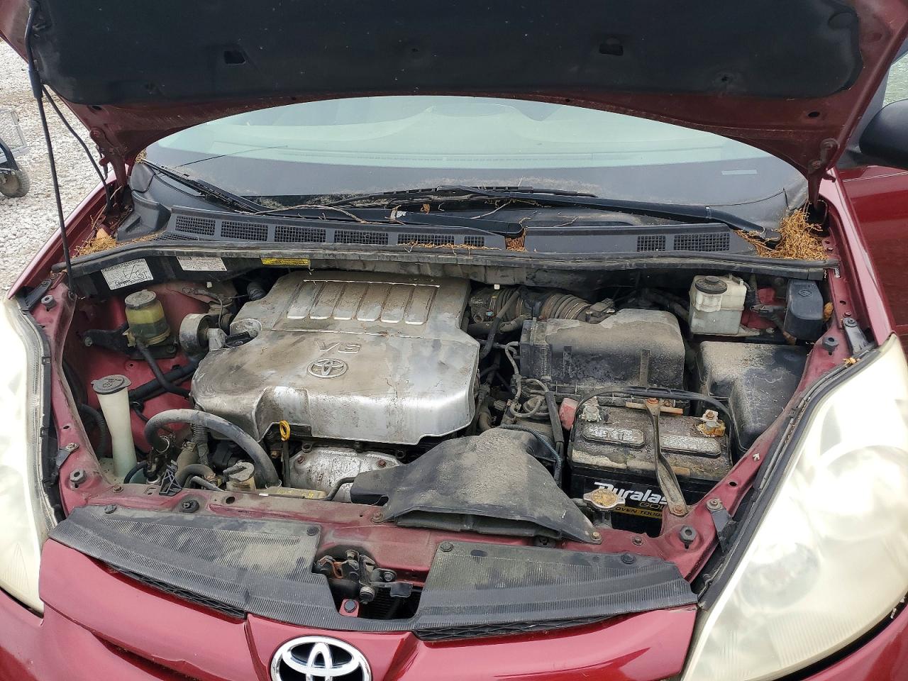 2009 Toyota Sienna Le 7-passenger Red vin: 5TDZK23C09S288759