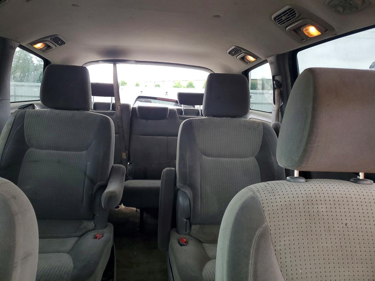 2009 Toyota Sienna Le 7-passenger Red vin: 5TDZK23C09S288759