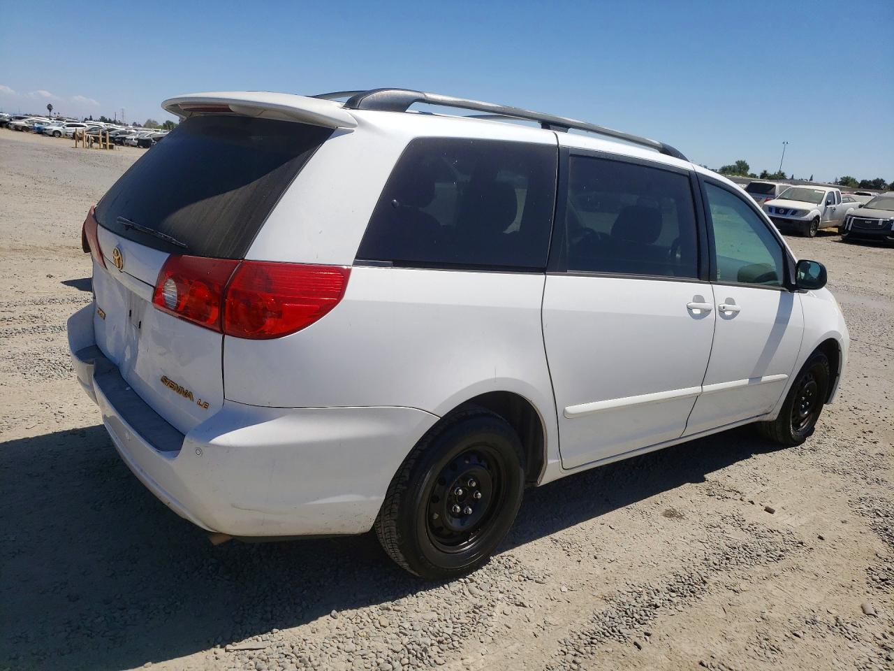 2007 Toyota Sienna Le 7-passenger White vin: 5TDZK23C17S011390