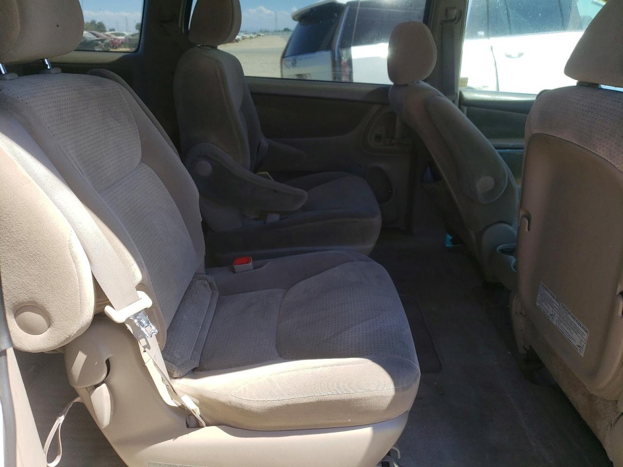 2007 Toyota Sienna Le 7-passenger White vin: 5TDZK23C17S011390
