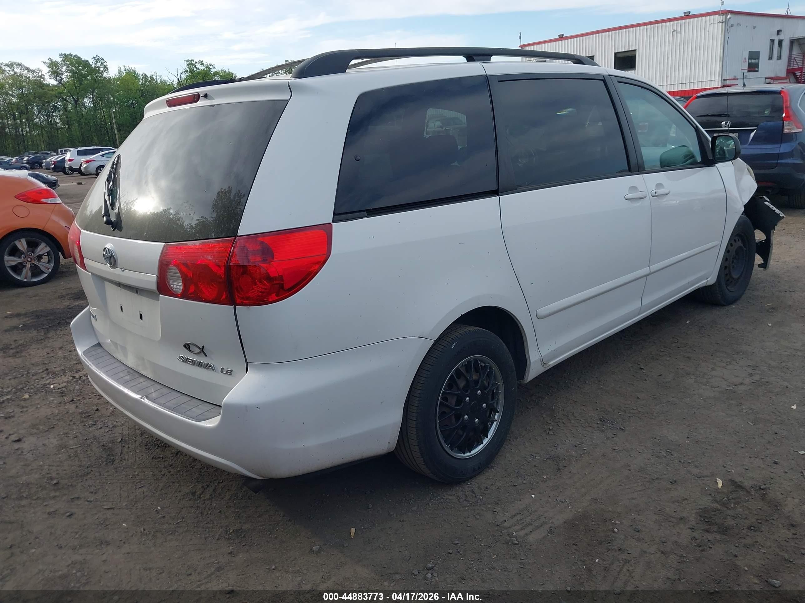 2007 Toyota Sienna Le White vin: 5TDZK23C17S015830