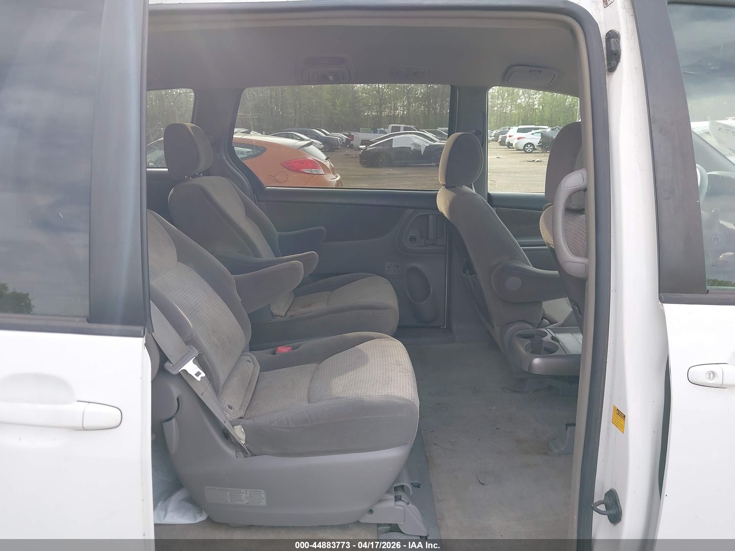 2007 Toyota Sienna Le White vin: 5TDZK23C17S015830