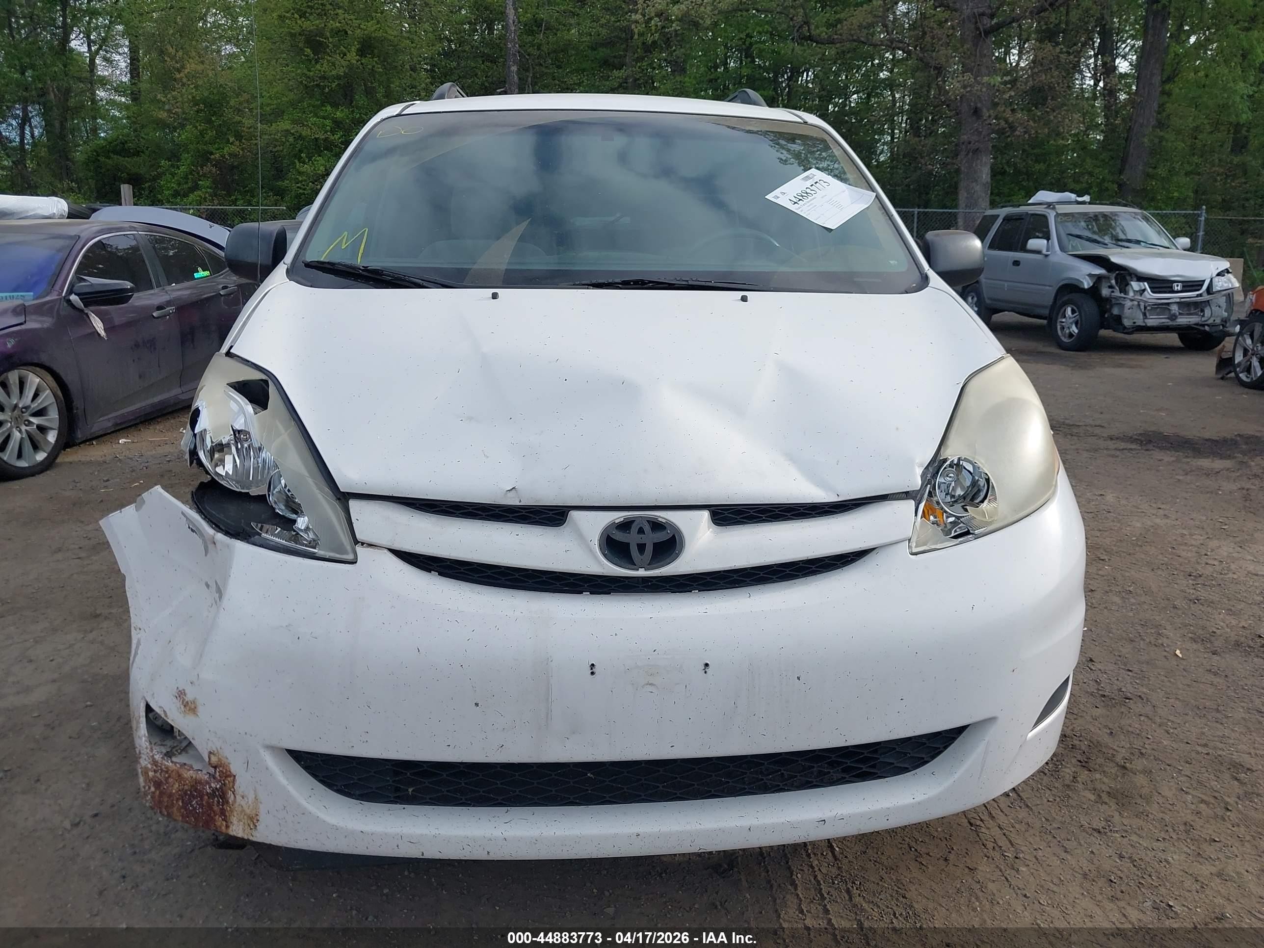 2007 Toyota Sienna Le White vin: 5TDZK23C17S015830