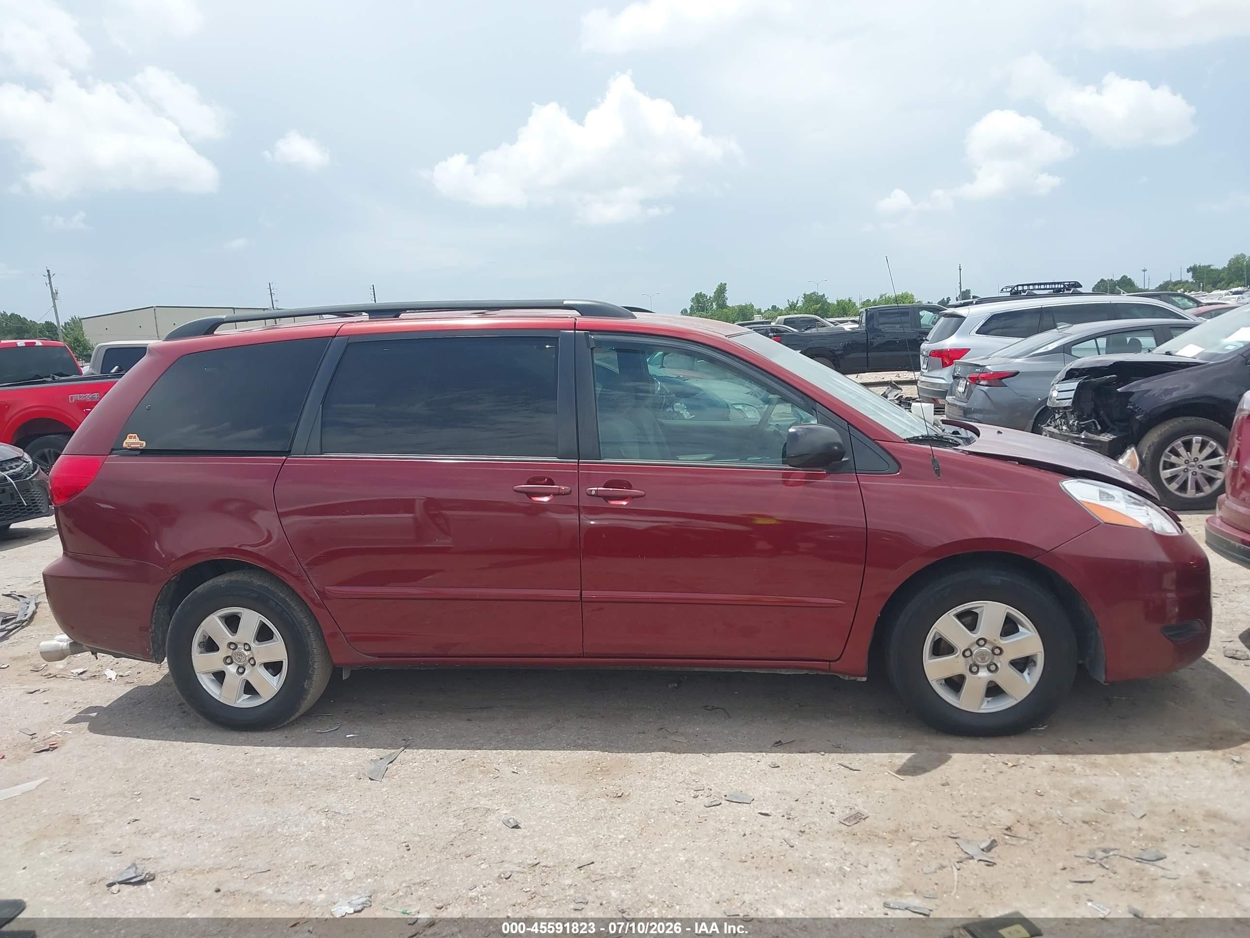 2007 Toyota Sienna Le Maroon vin: 5TDZK23C17S058273