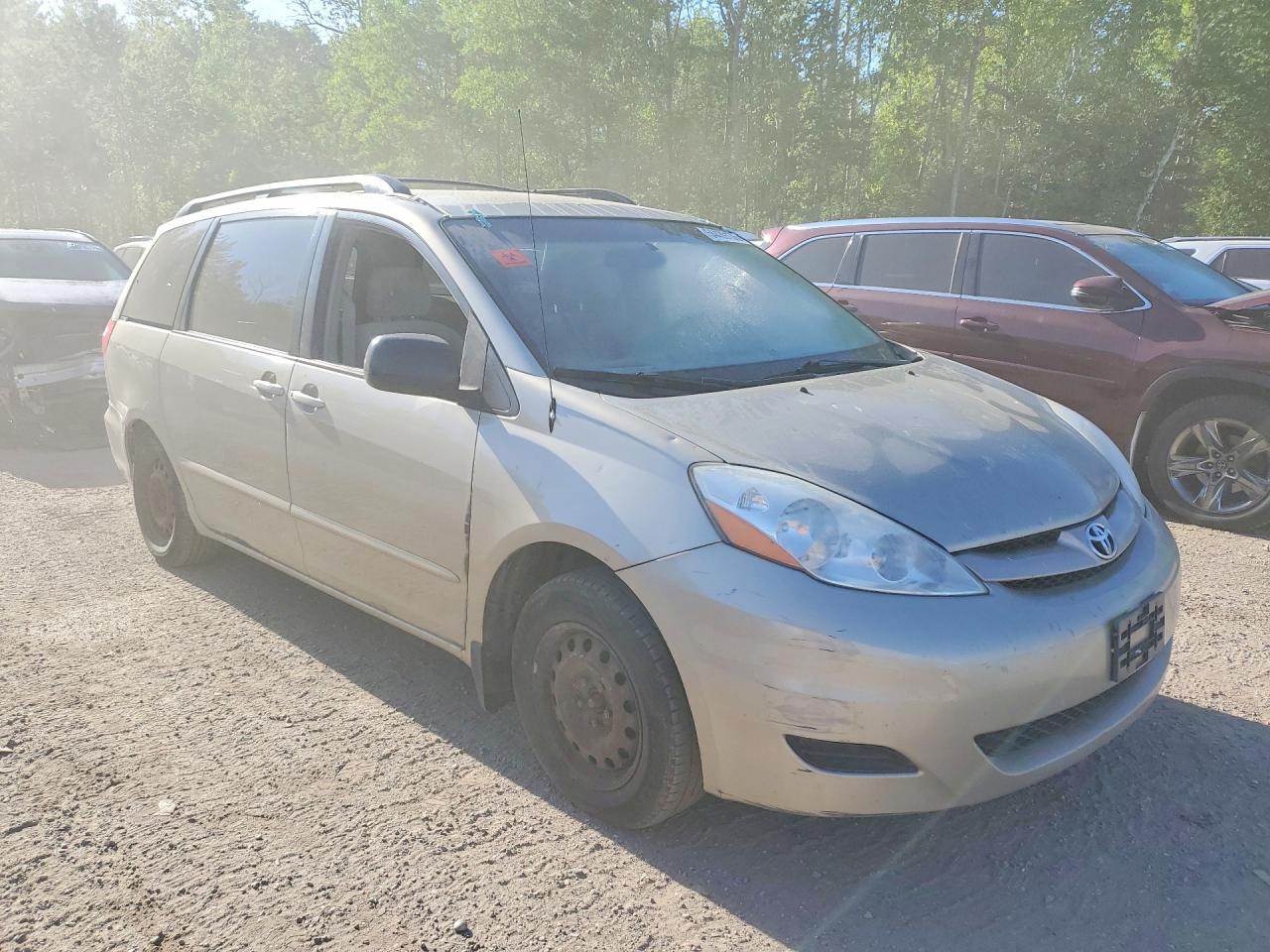2007 Toyota Sienna Le 8-passenger Beige vin: 5TDZK23C17S064574
