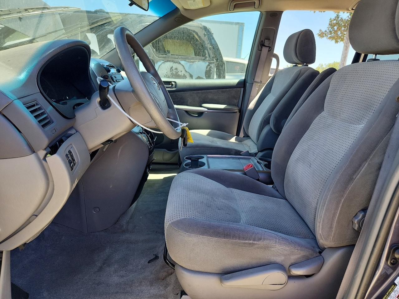 2007 Toyota Sienna Le 7-passenger Серый vin: 5TDZK23C17S073470