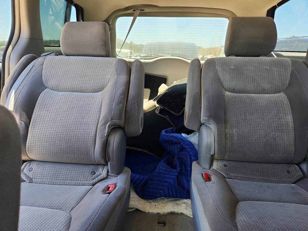 2007 Toyota Sienna Le 7-passenger Серый vin: 5TDZK23C17S073470