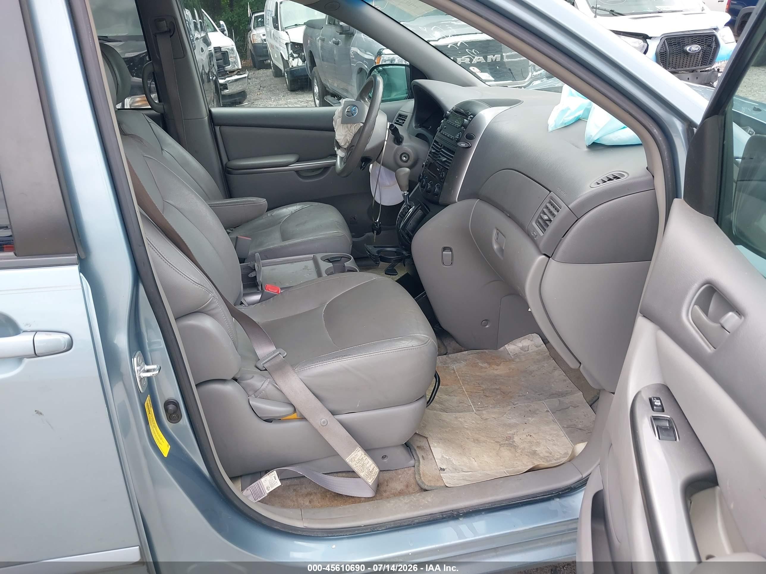 2007 Toyota Sienna Le Light Blue vin: 5TDZK23C17S073727