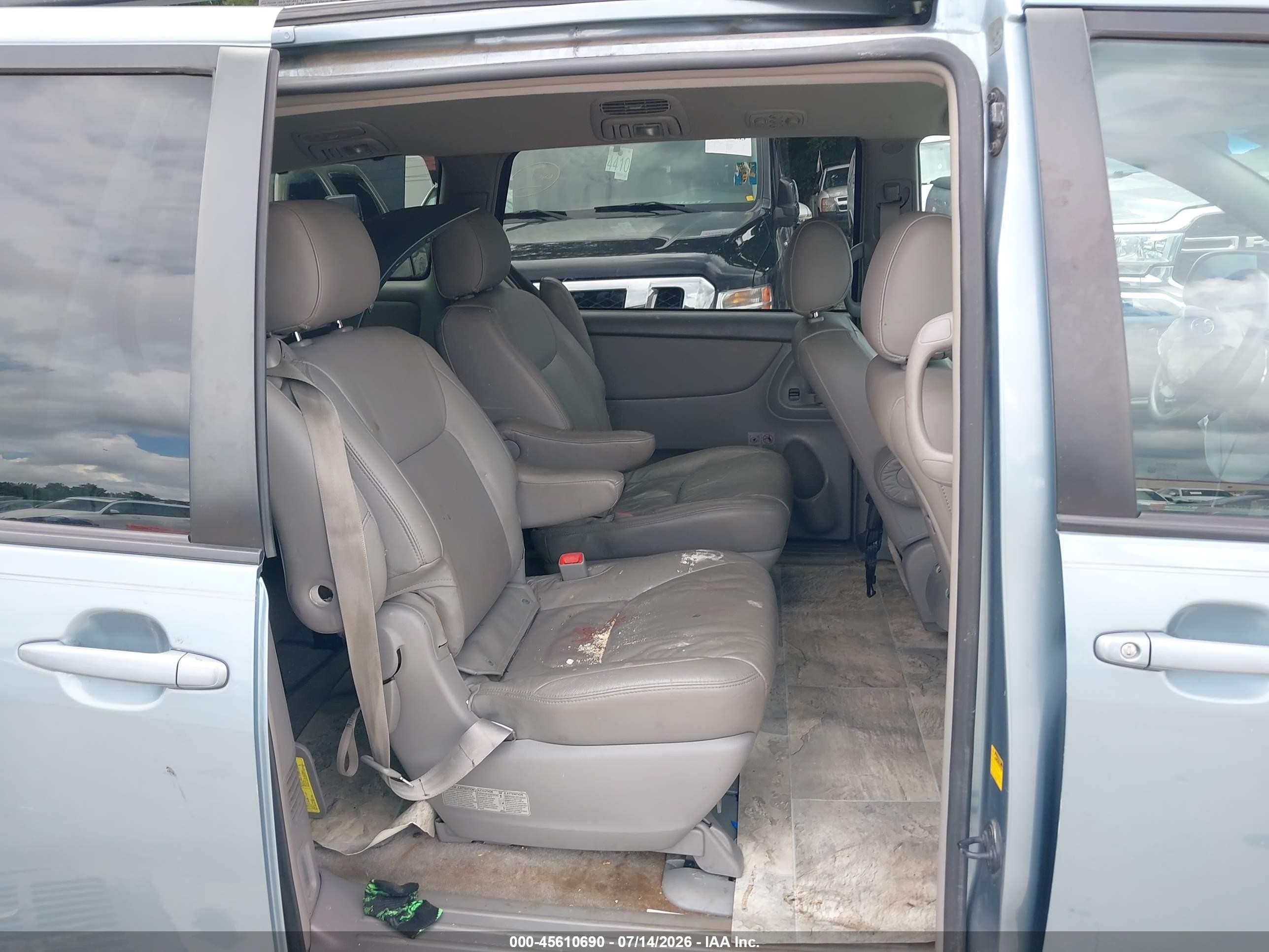 2007 Toyota Sienna Le Light Blue vin: 5TDZK23C17S073727