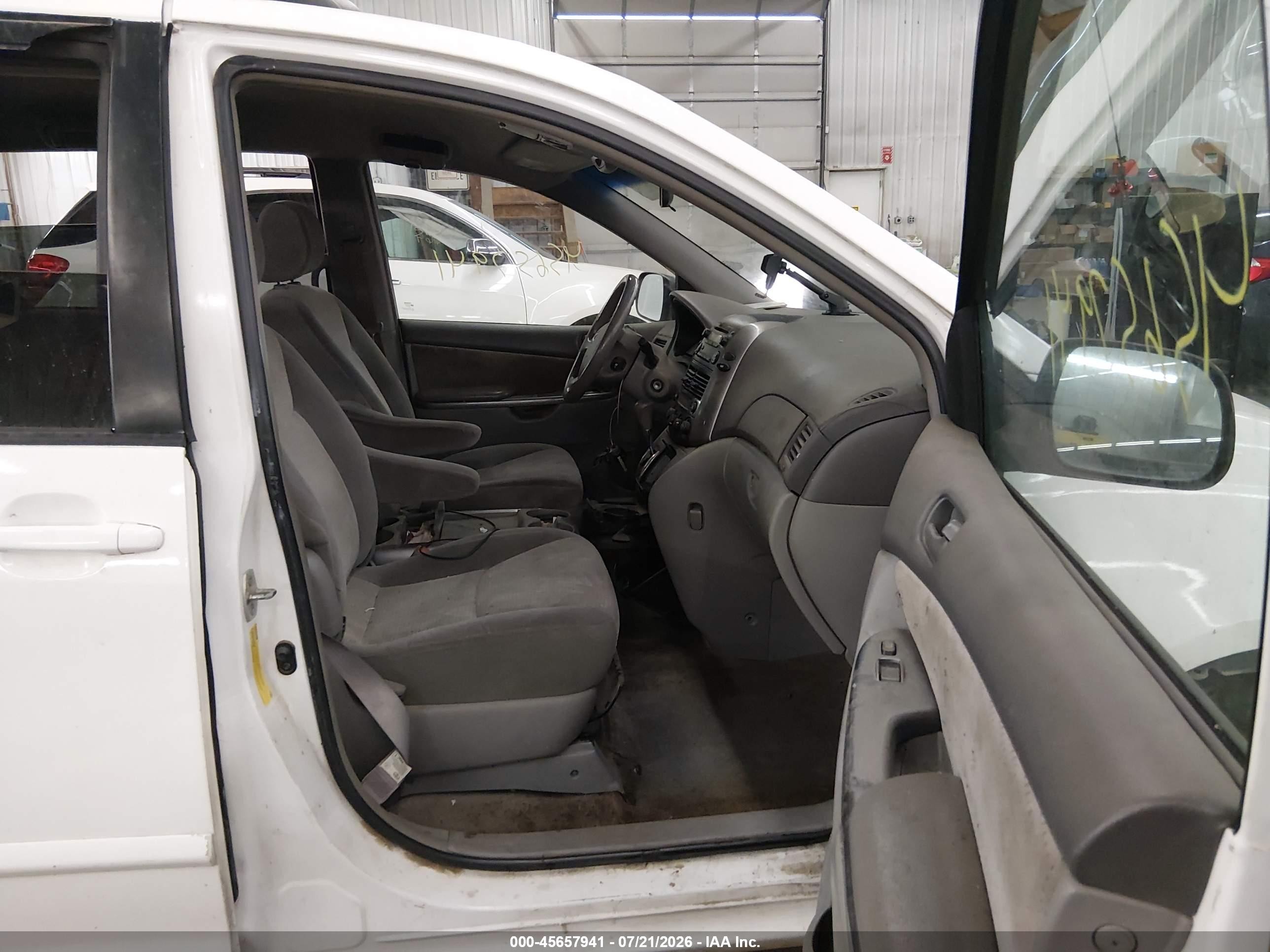 2008 Toyota Sienna Le White vin: 5TDZK23C18S099651