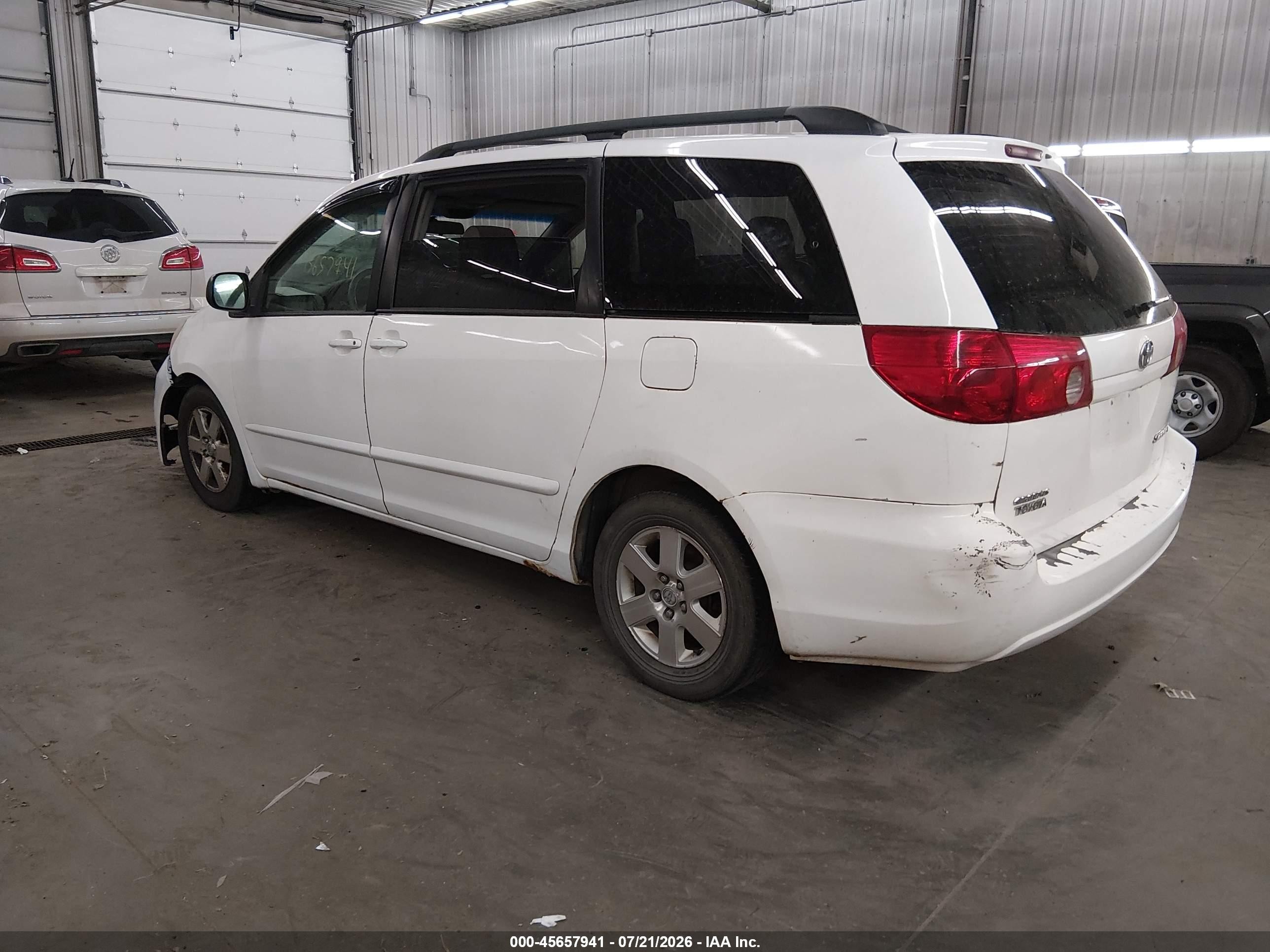 2008 Toyota Sienna Le White vin: 5TDZK23C18S099651